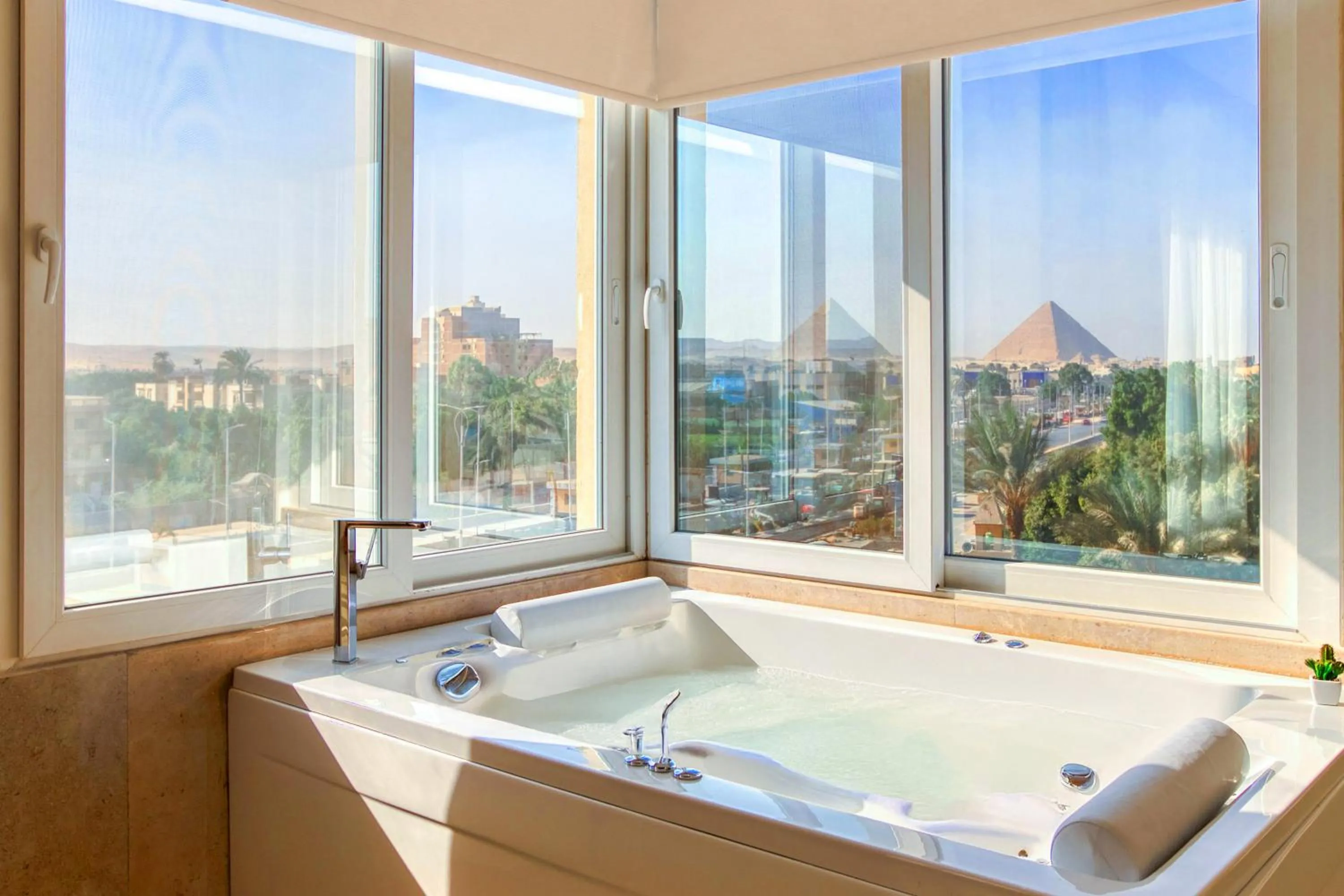 Mountain view in Mazar Pyramids Hotel