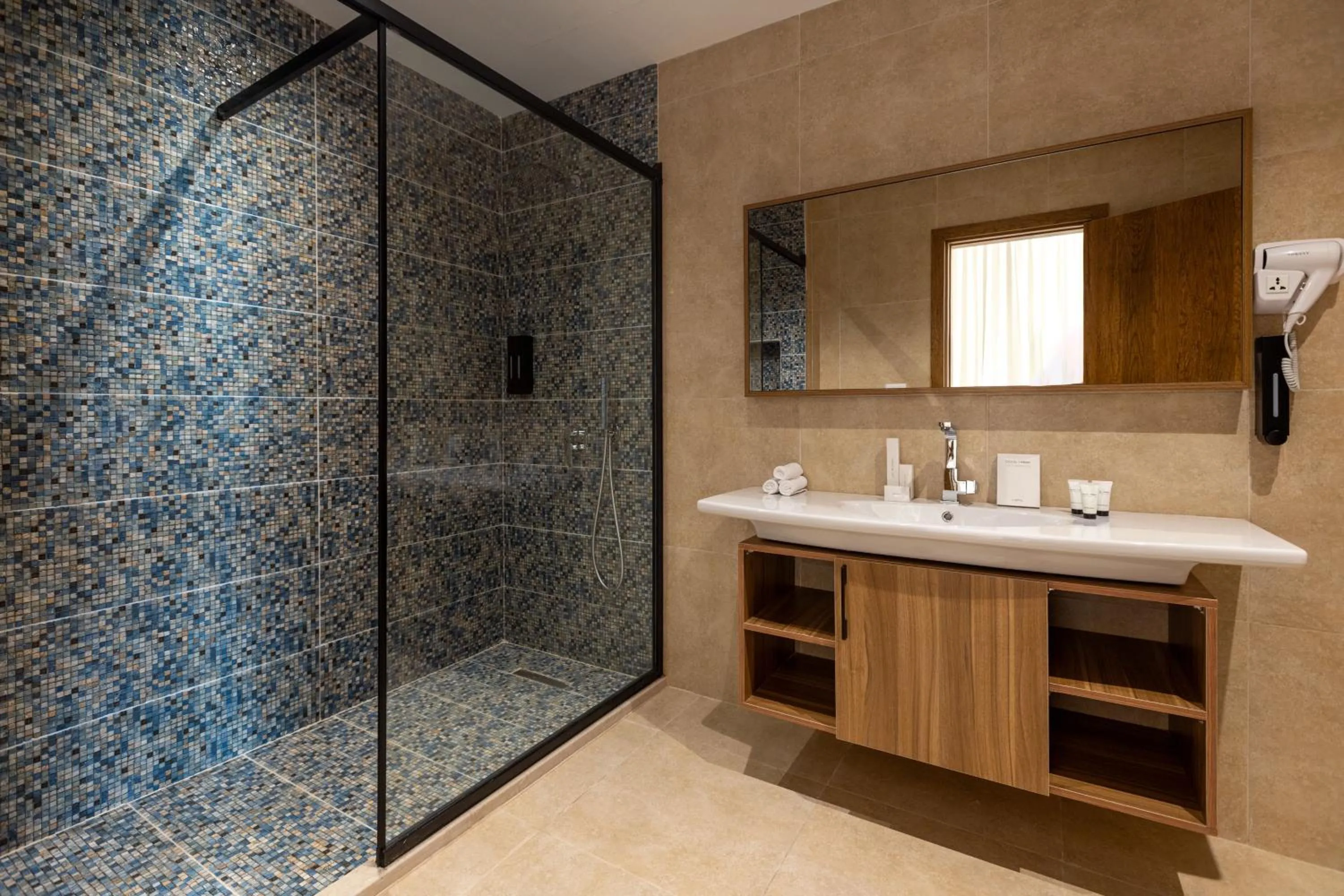 Shower in Mazar Pyramids Hotel