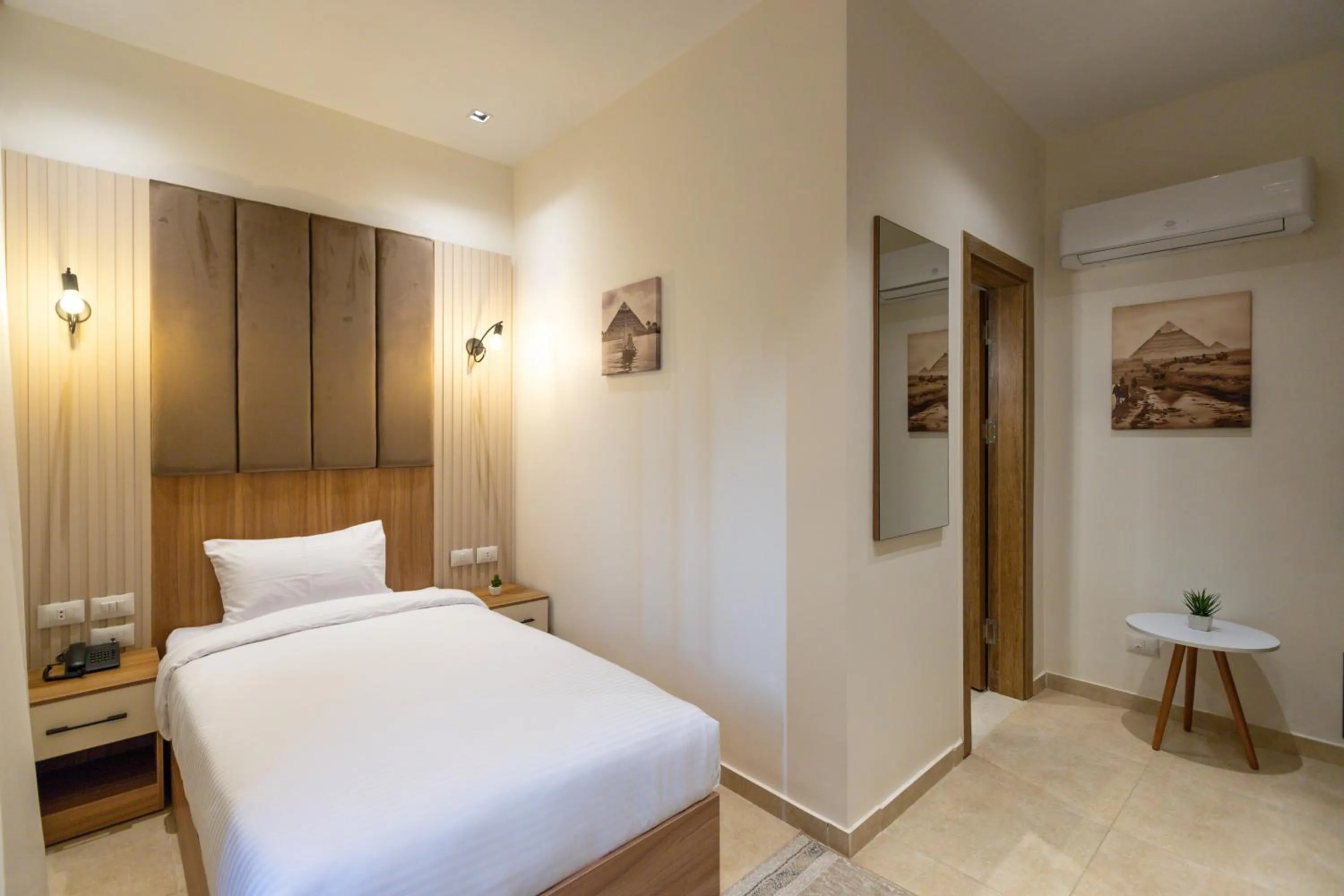Bed in Mazar Pyramids Hotel