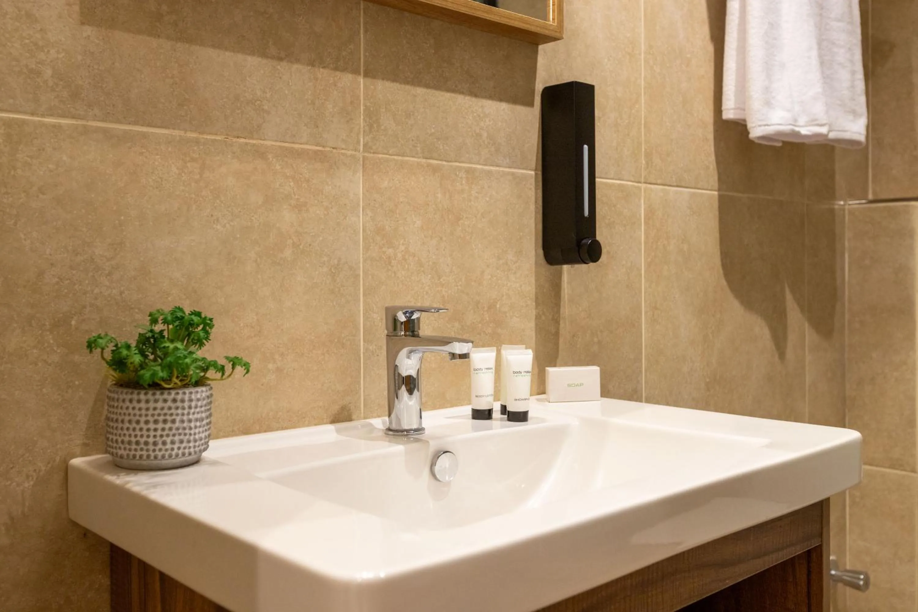 Bathroom in Mazar Pyramids Hotel
