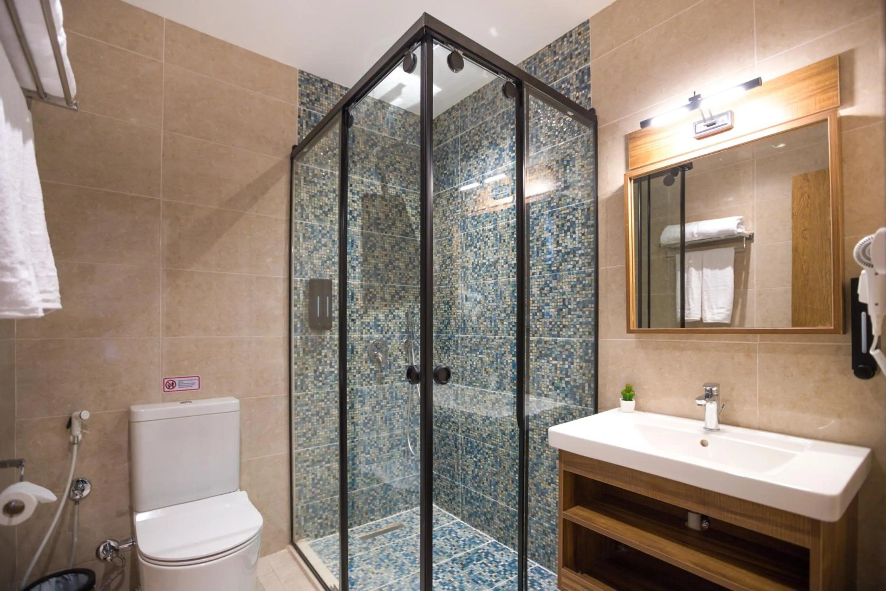 Shower in Mazar Pyramids Hotel