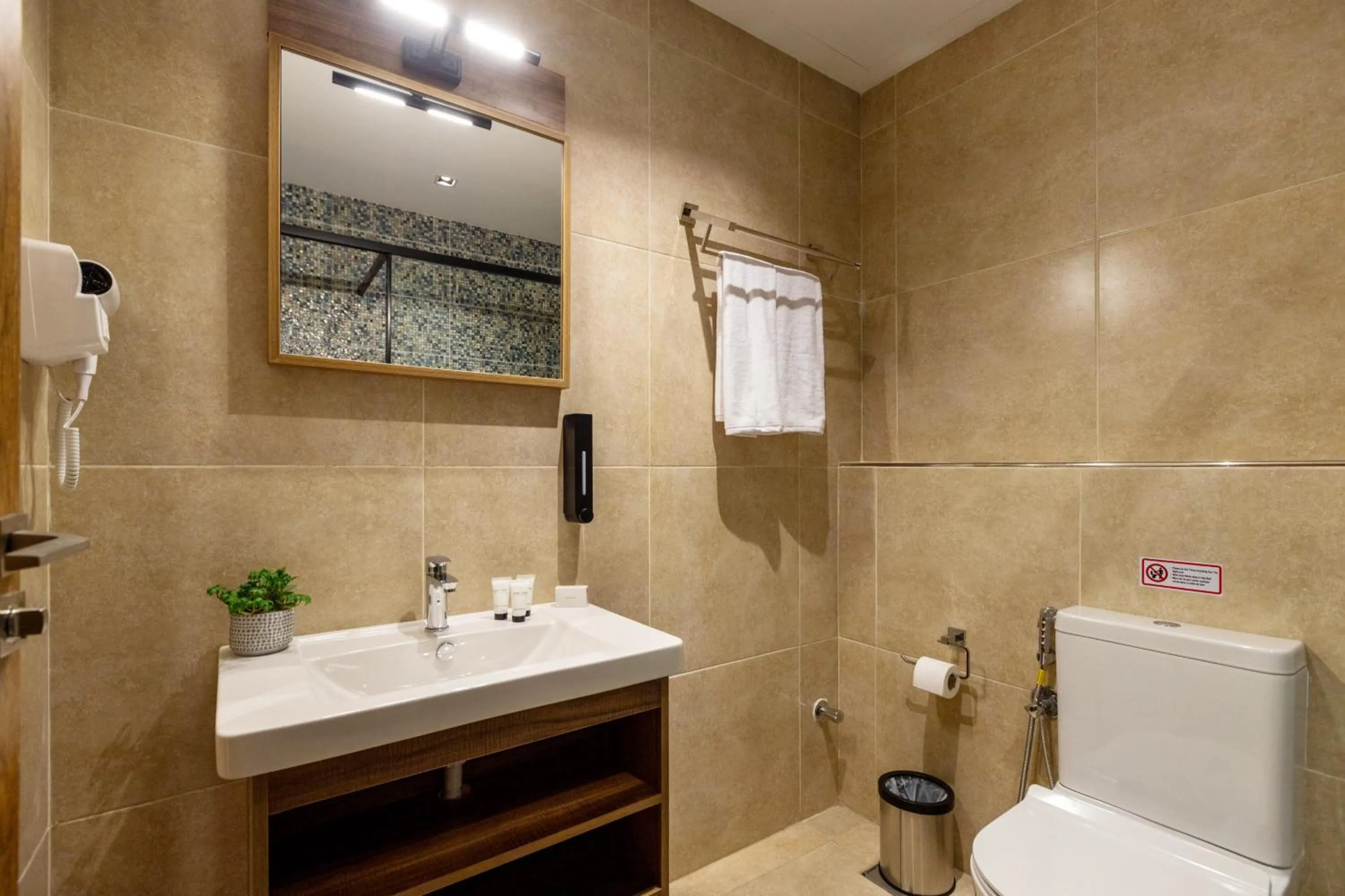 Shower in Mazar Pyramids Hotel