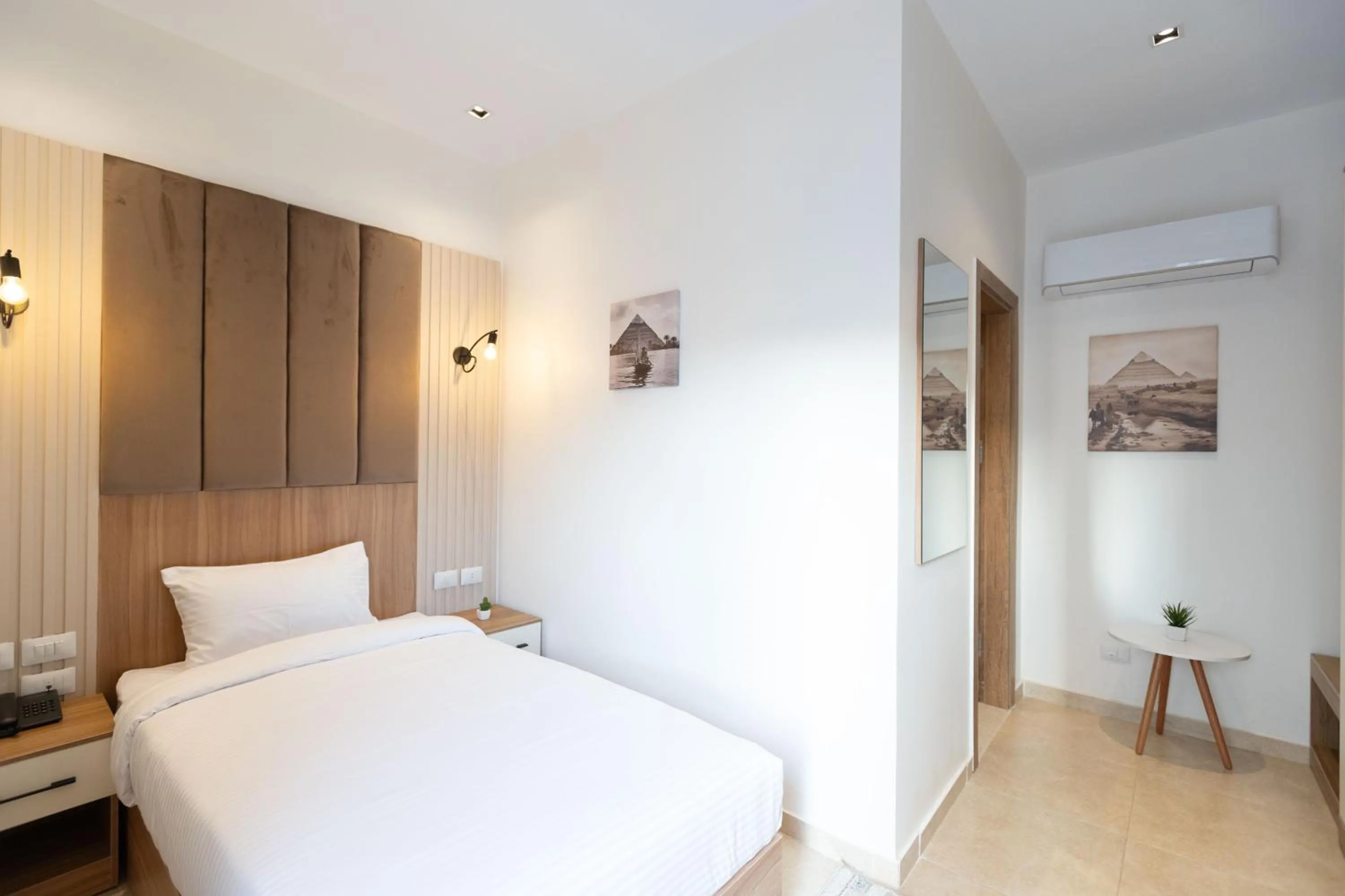 Bed in Mazar Pyramids Hotel