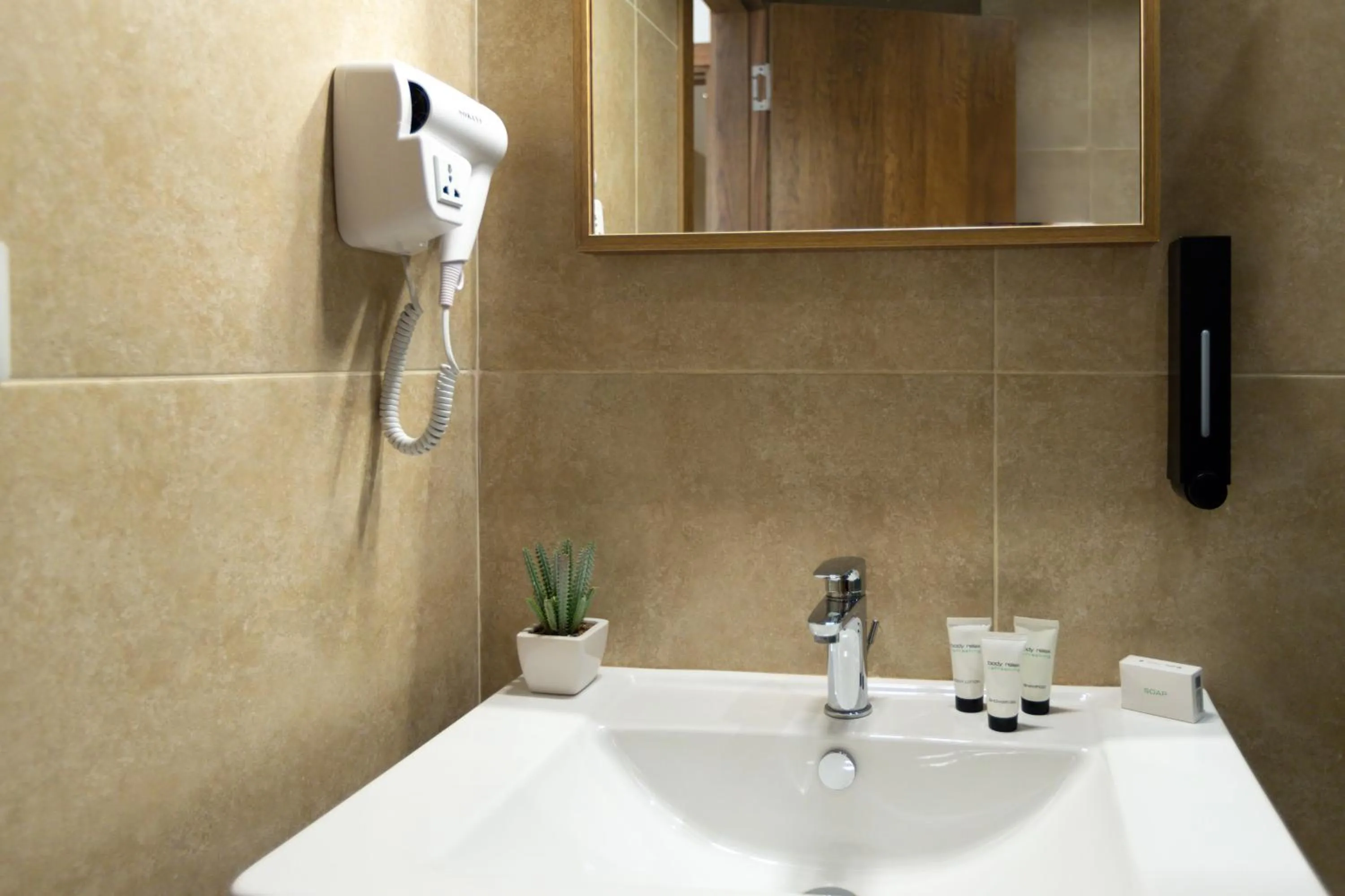 hair dryier in Mazar Pyramids Hotel