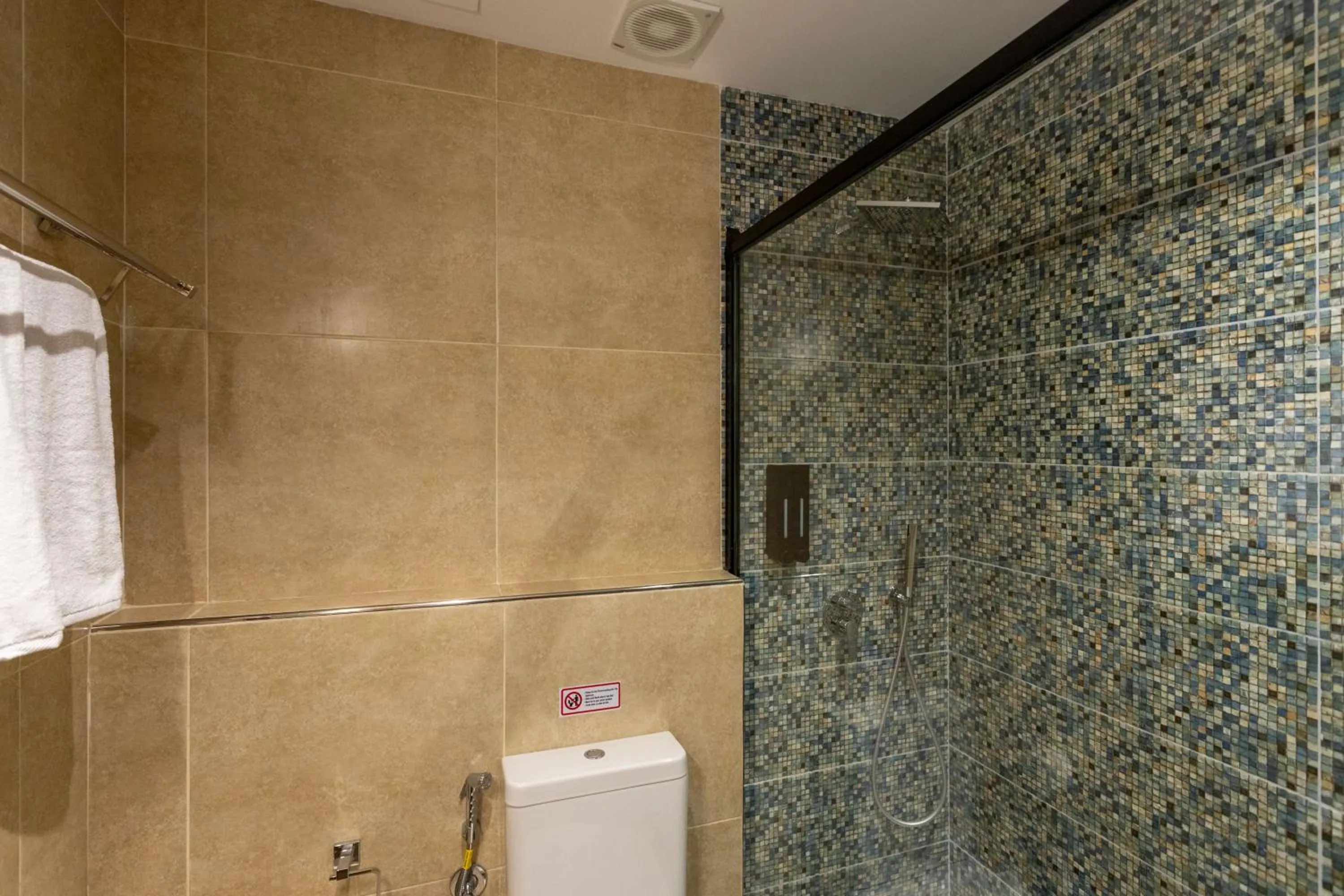 Shower in Mazar Pyramids Hotel
