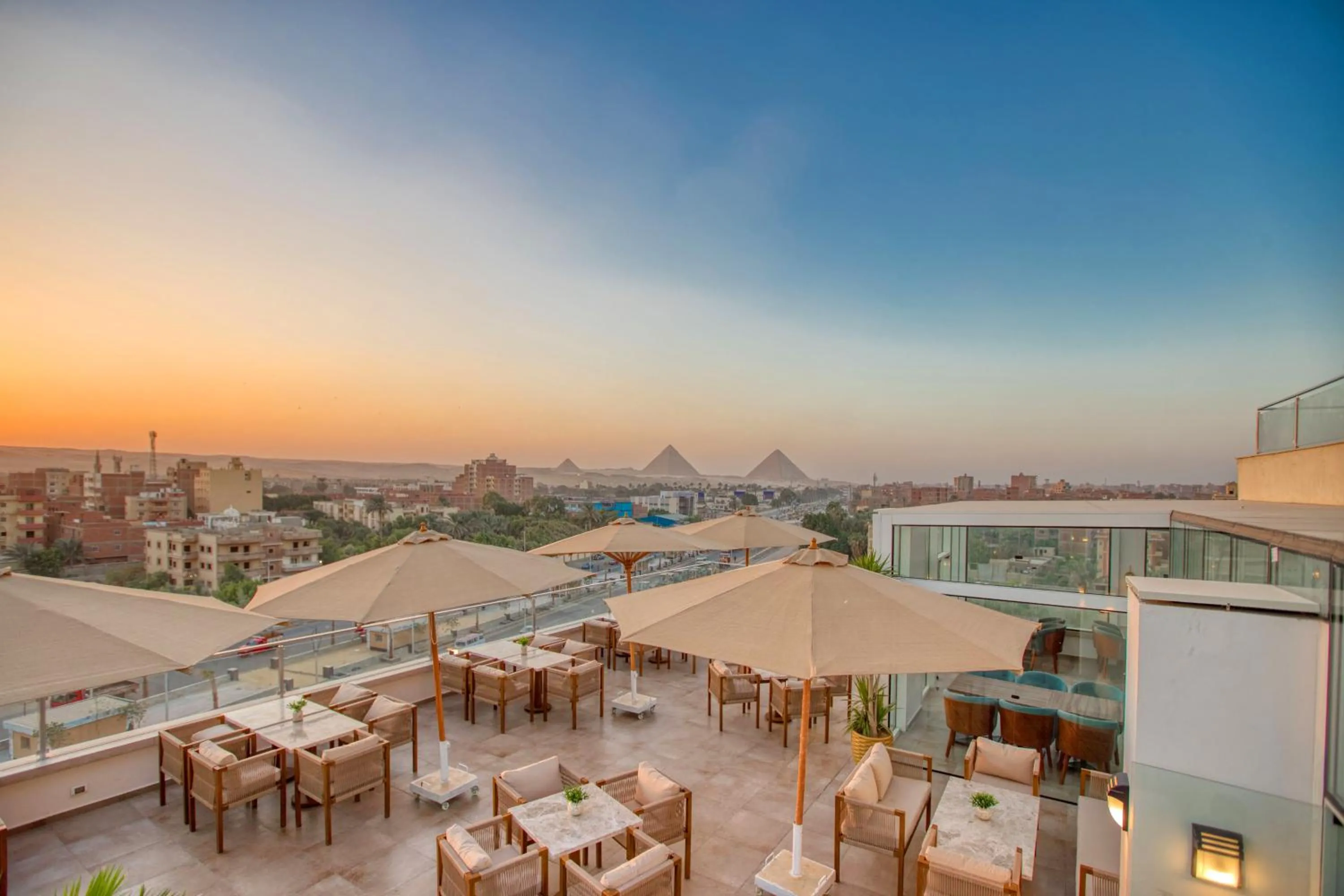 Restaurant/places to eat in Mazar Pyramids Hotel