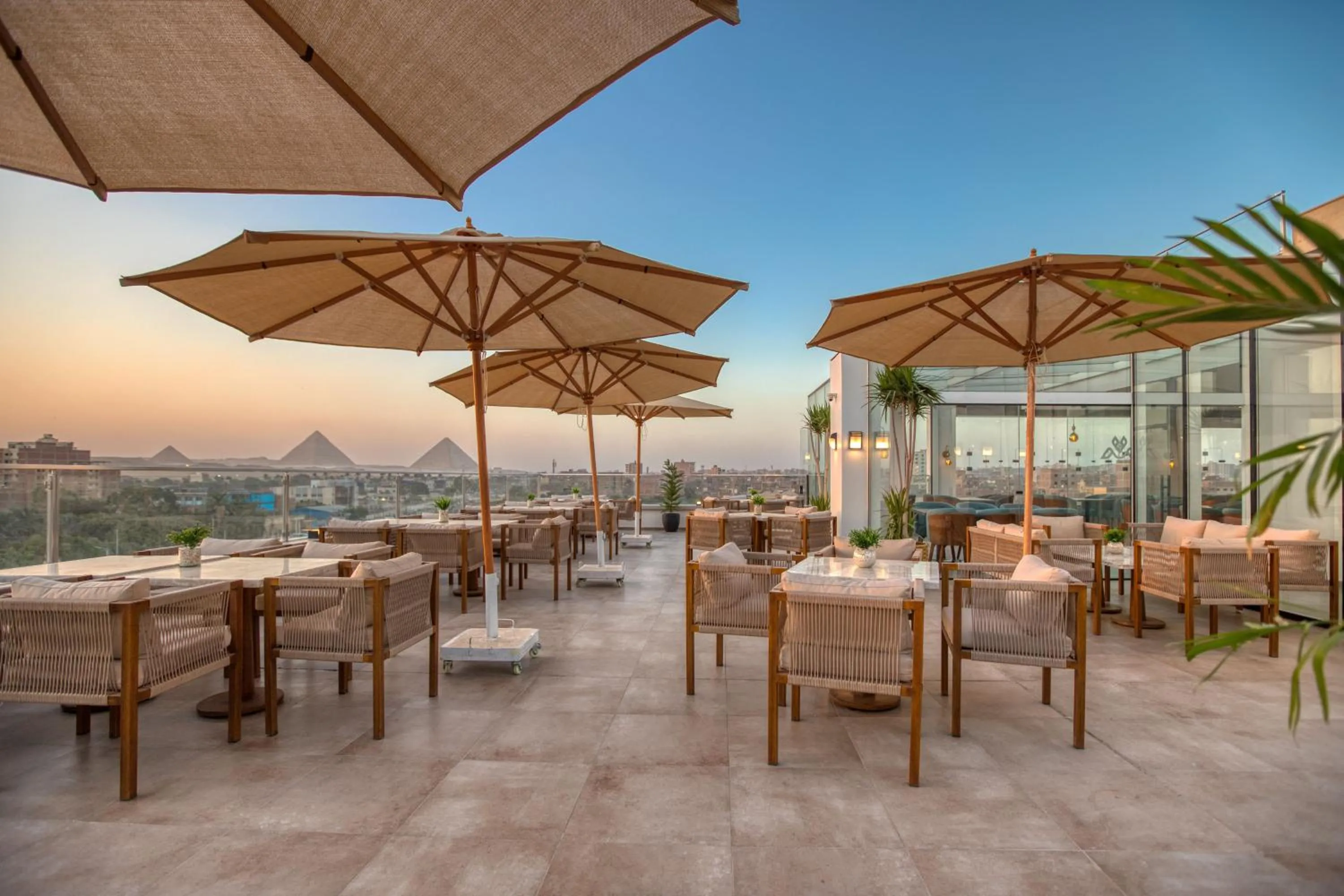Restaurant/places to eat in Mazar Pyramids Hotel