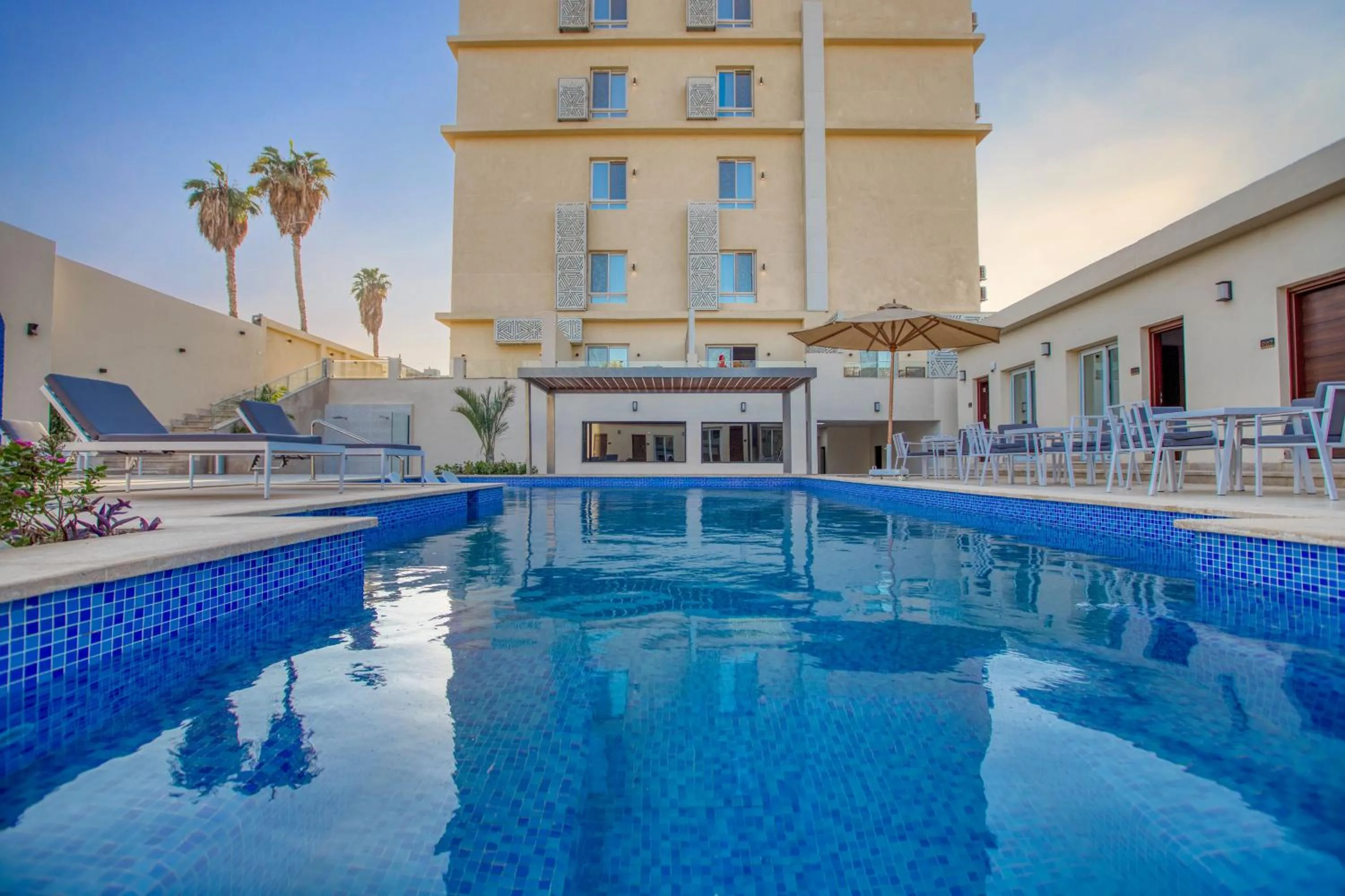 Swimming pool in Mazar Pyramids Hotel