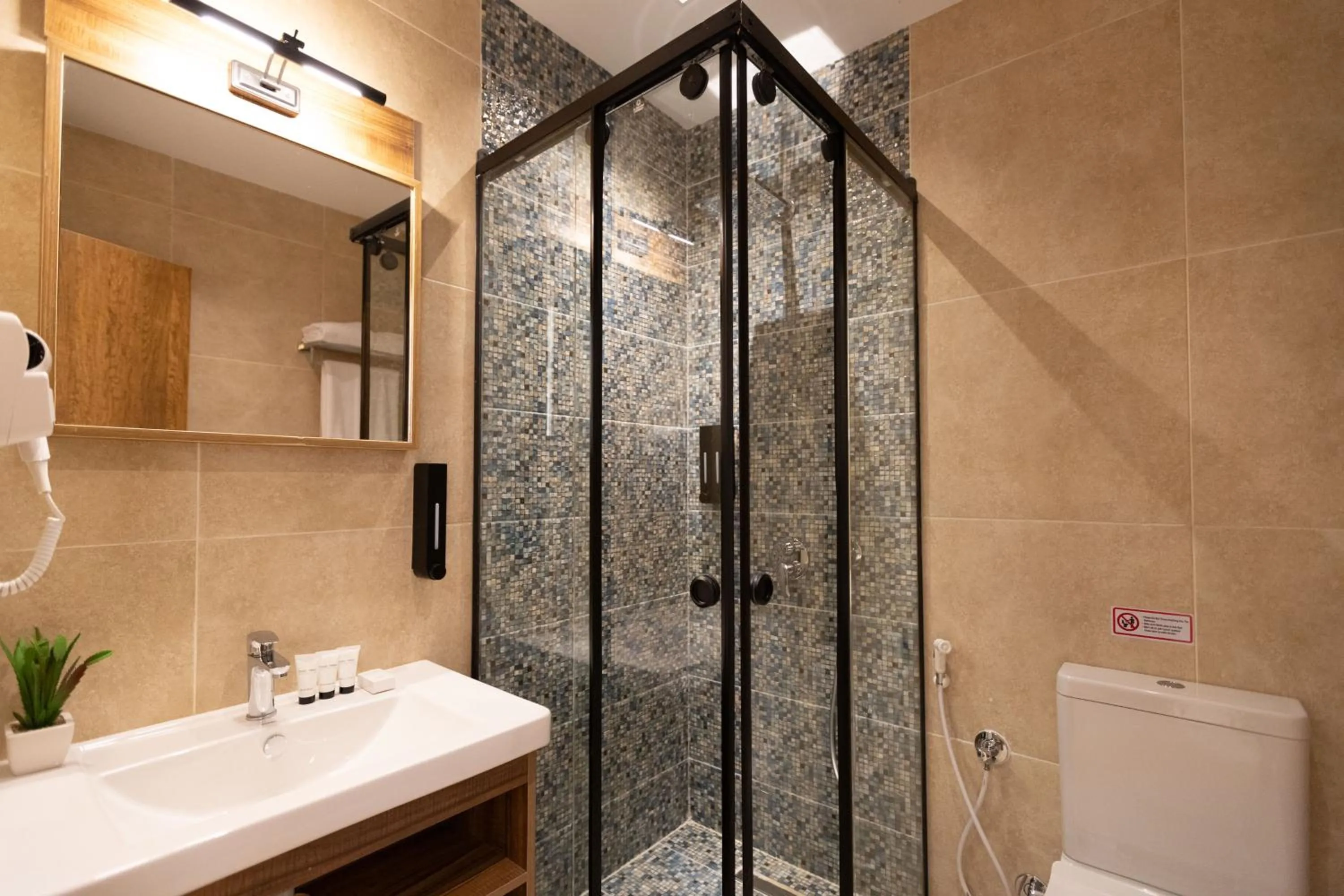 Shower in Mazar Pyramids Hotel