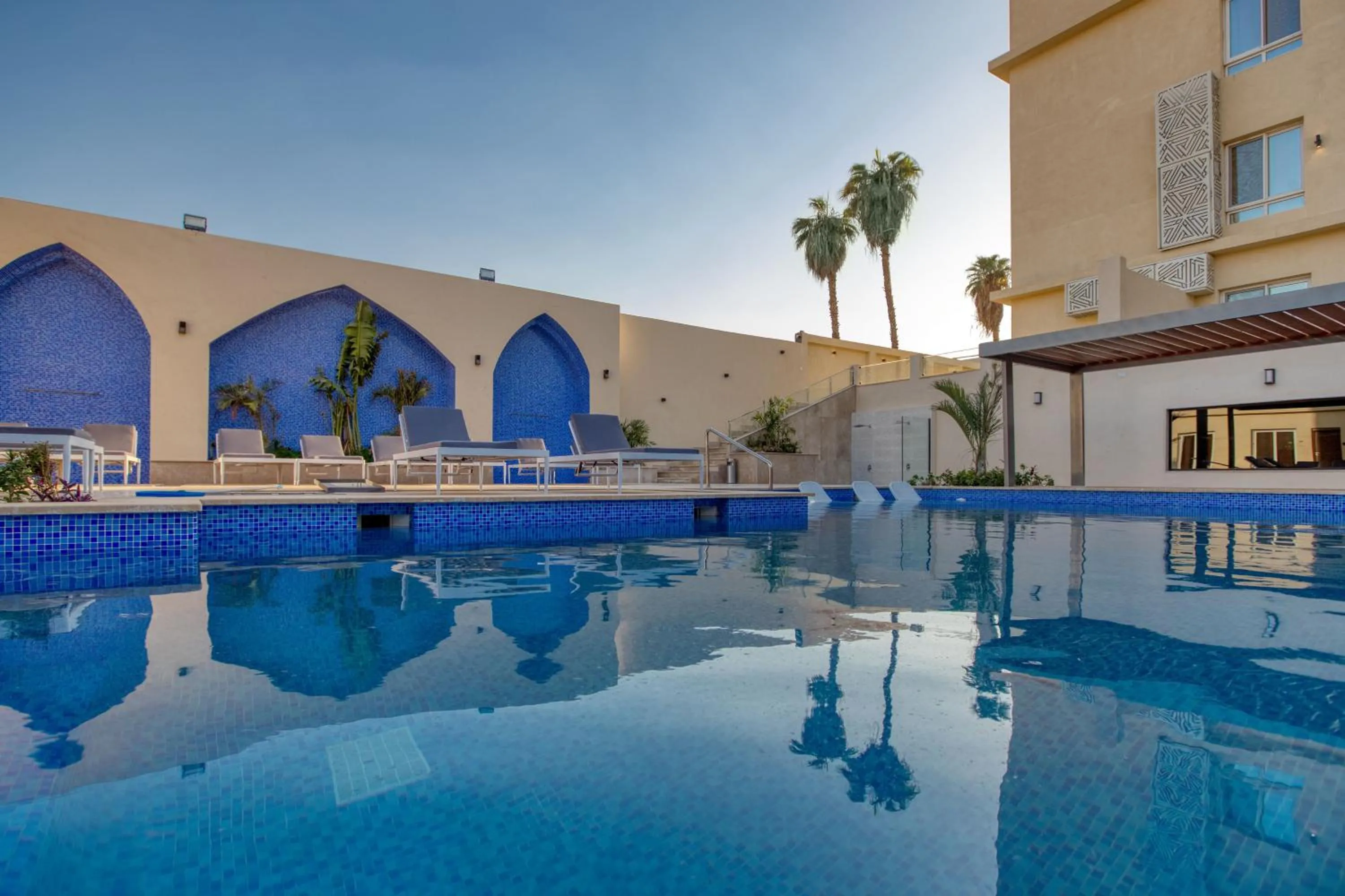 Swimming pool in Mazar Pyramids Hotel