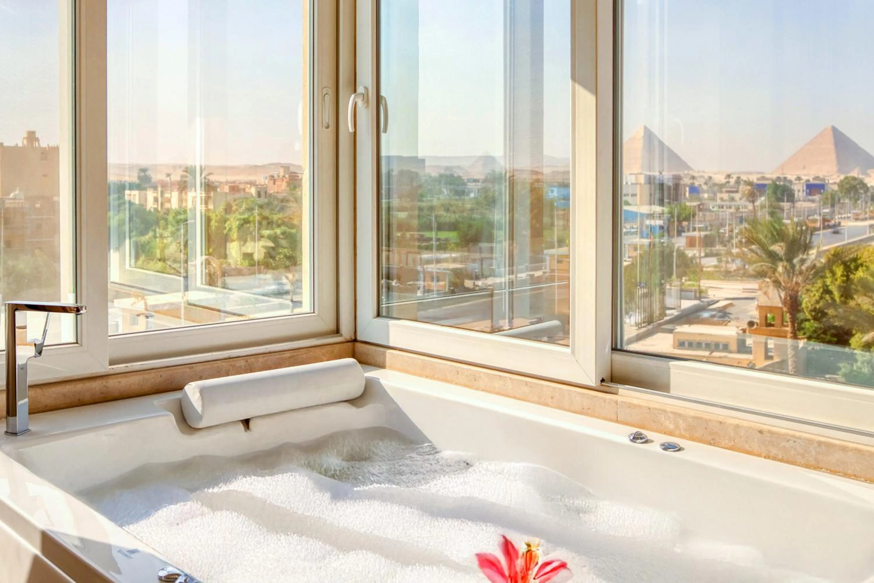 Mountain view in Mazar Pyramids Hotel