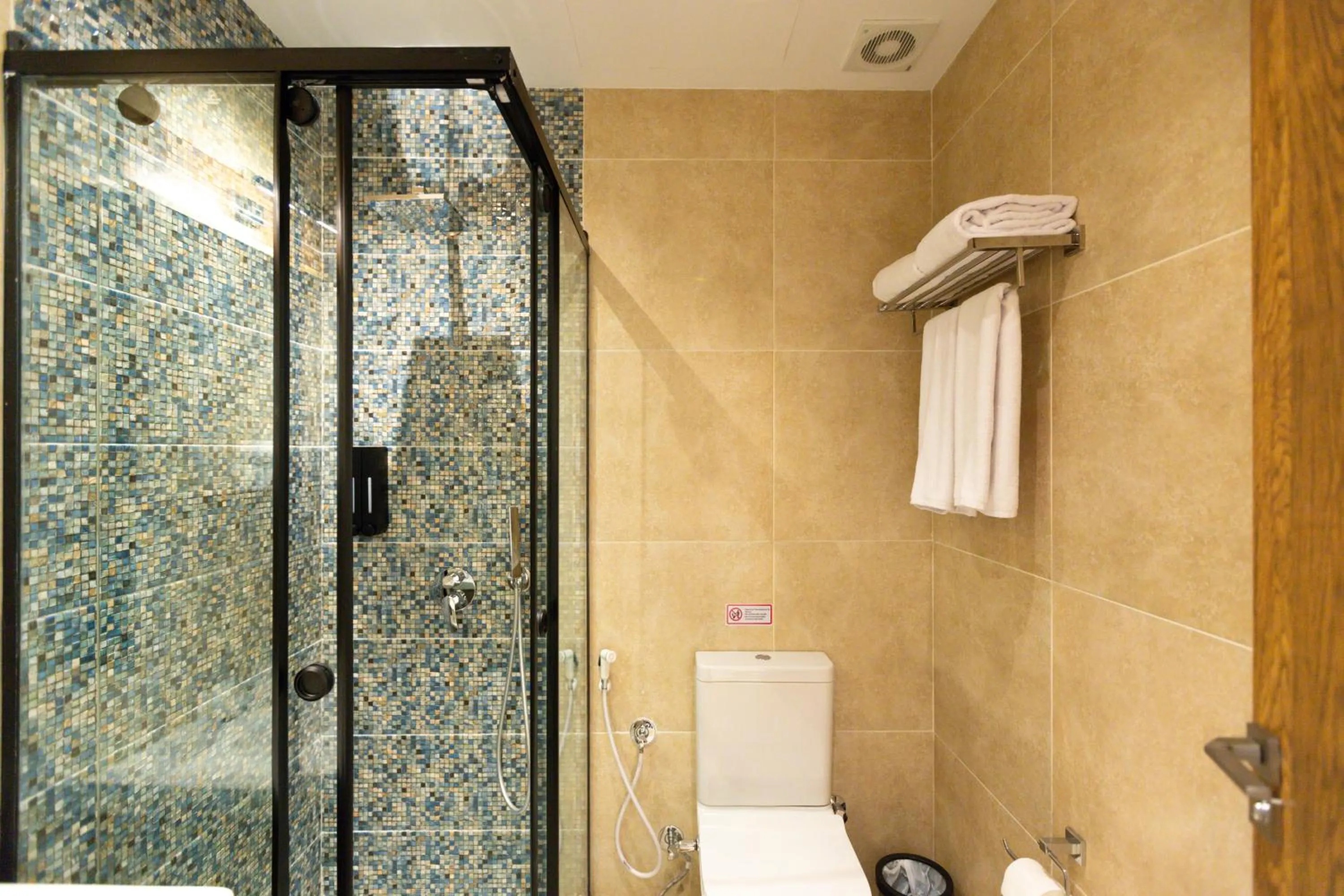 Shower in Mazar Pyramids Hotel