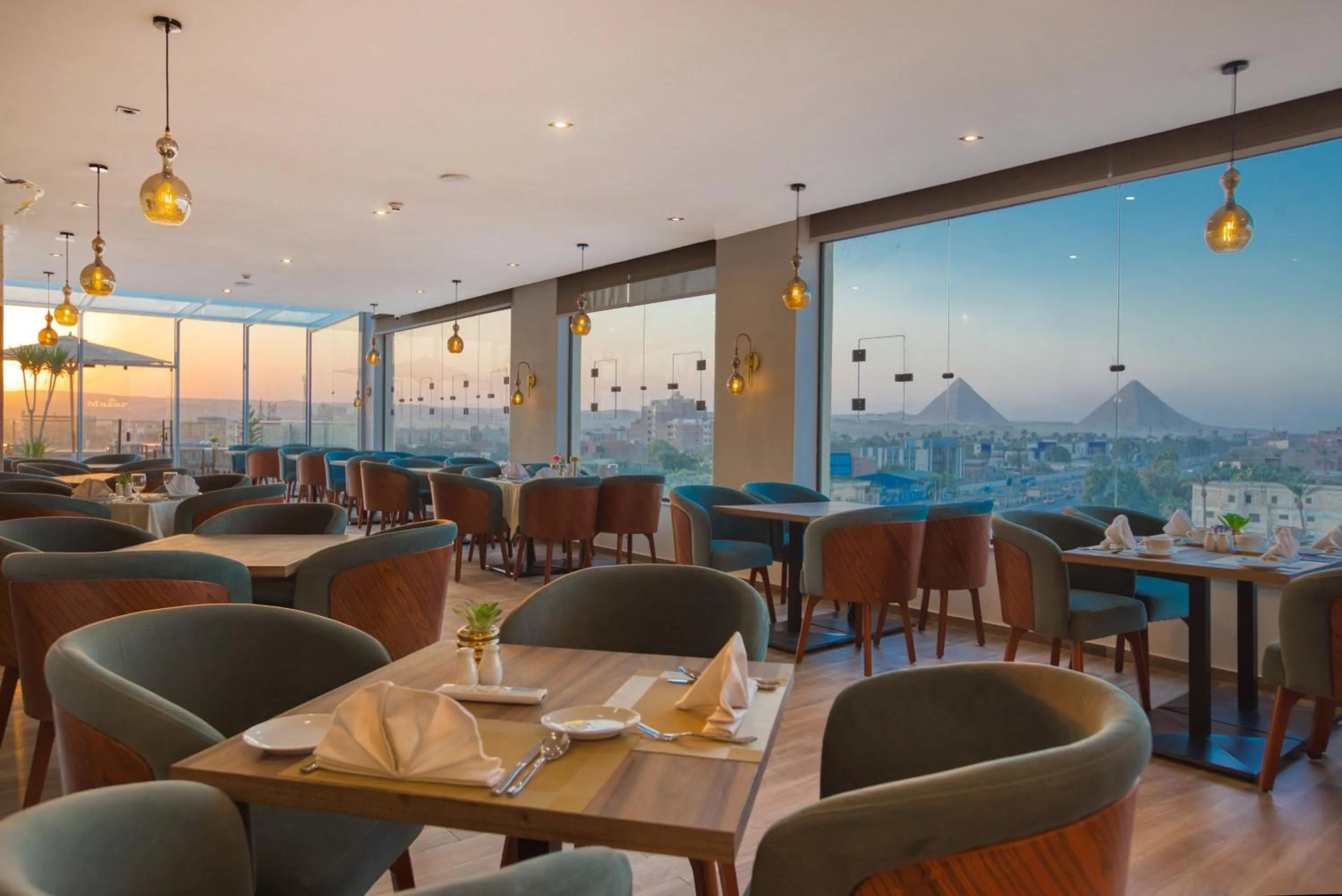Restaurant/places to eat in Mazar Pyramids Hotel