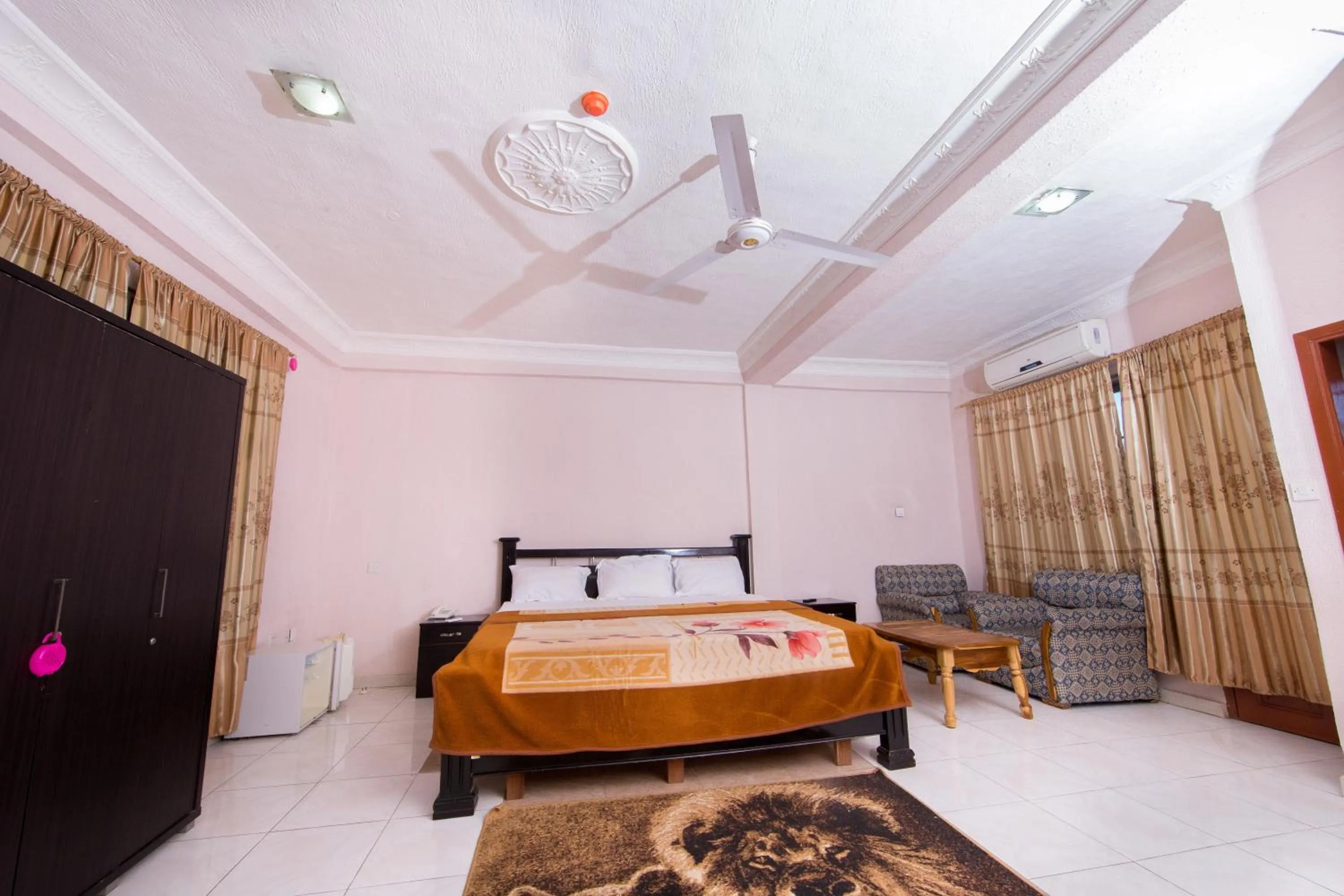 Bed in Pemicsa Hotel Accra