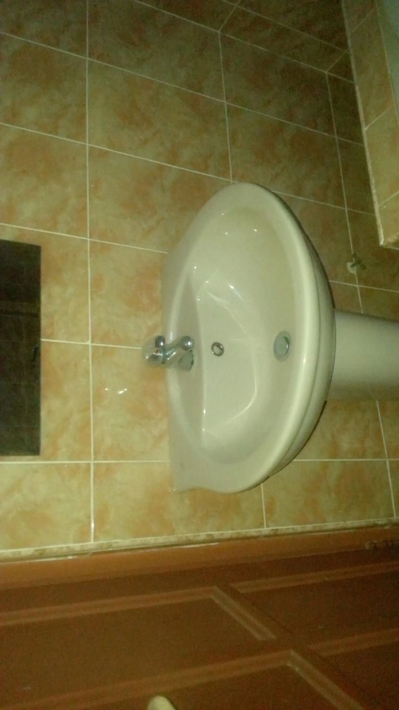 Bathroom in Pemicsa Hotel Accra