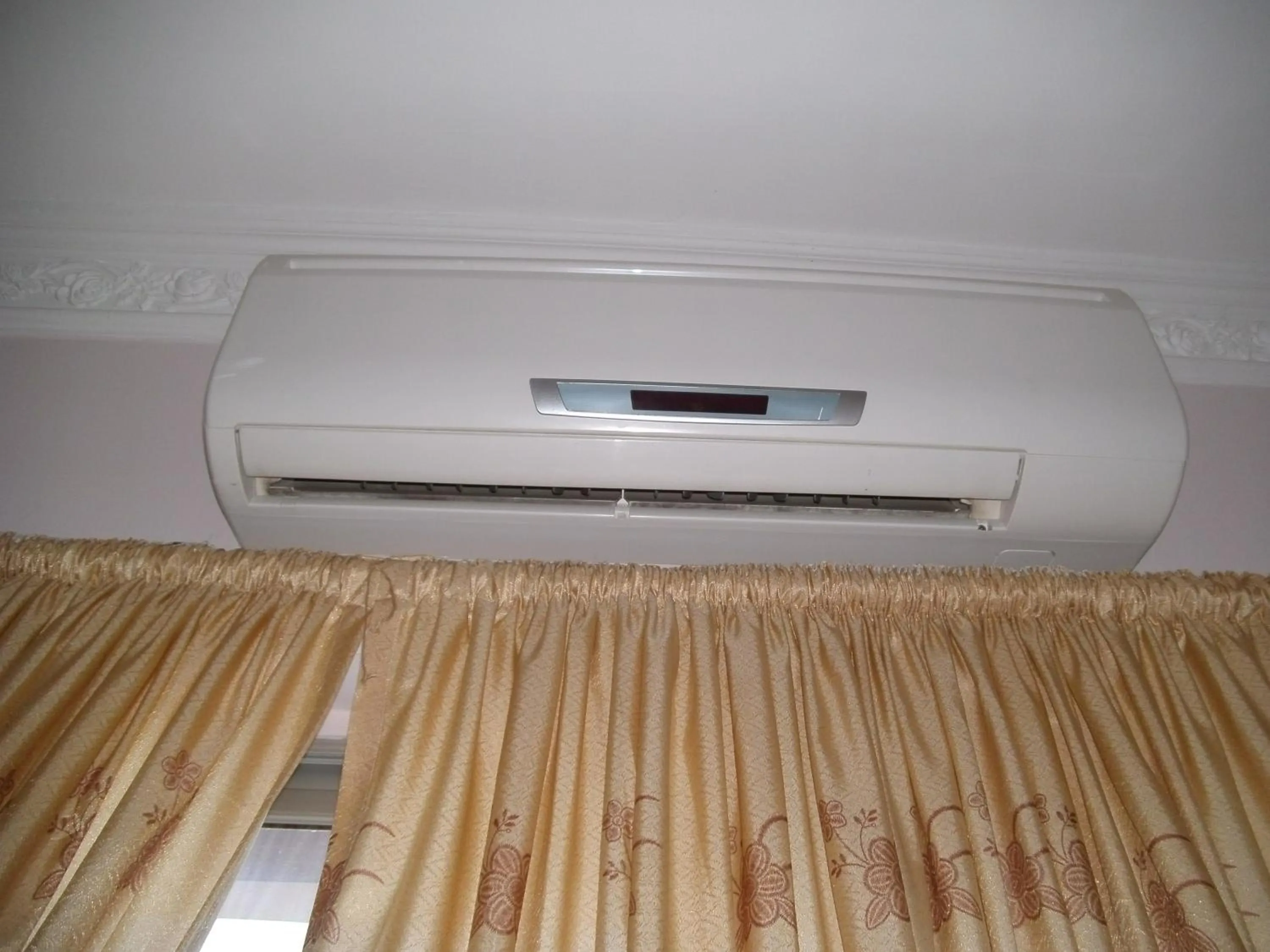 Decorative detail in Pemicsa Hotel Accra