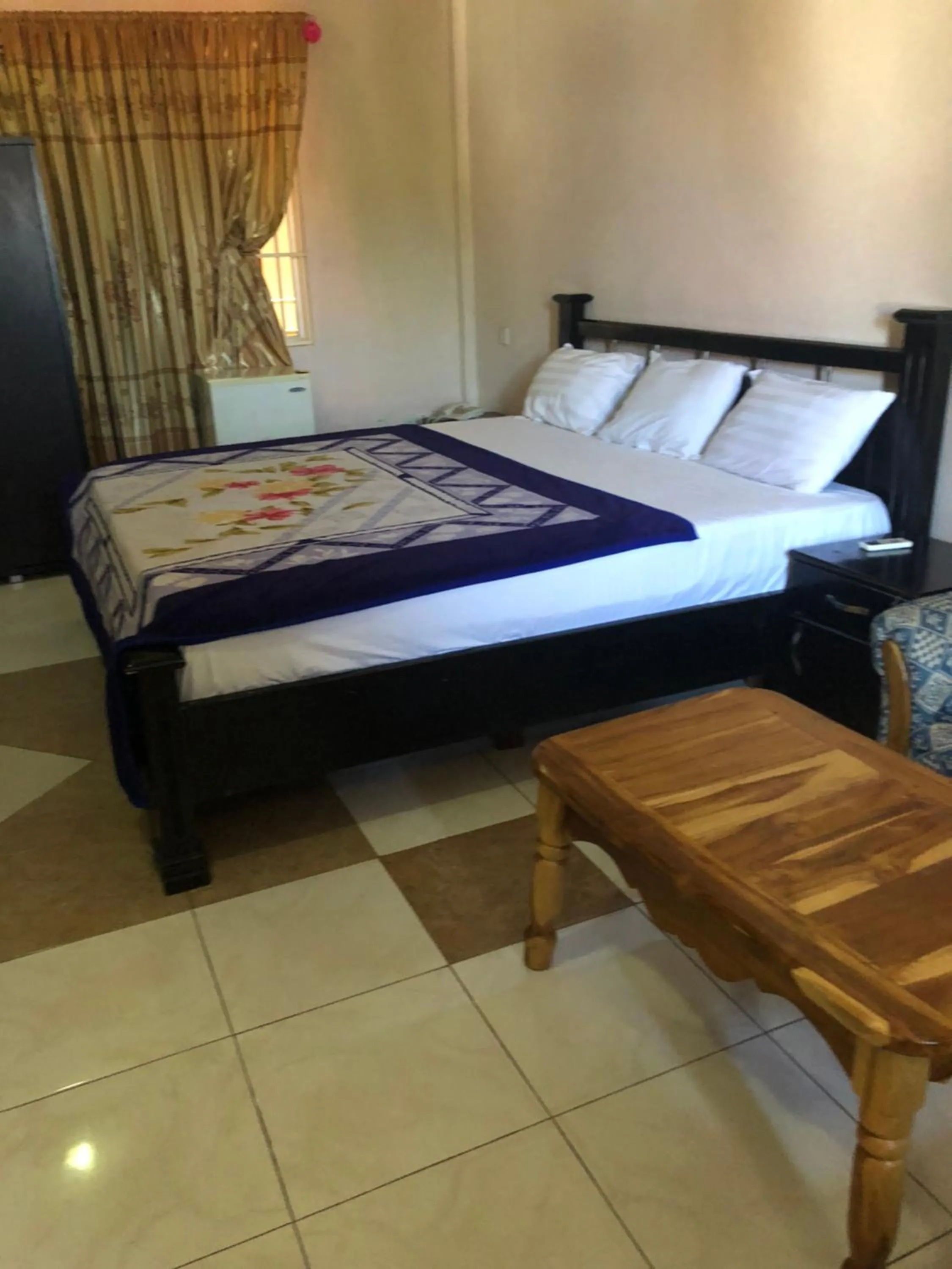 Bed in Pemicsa Hotel Accra