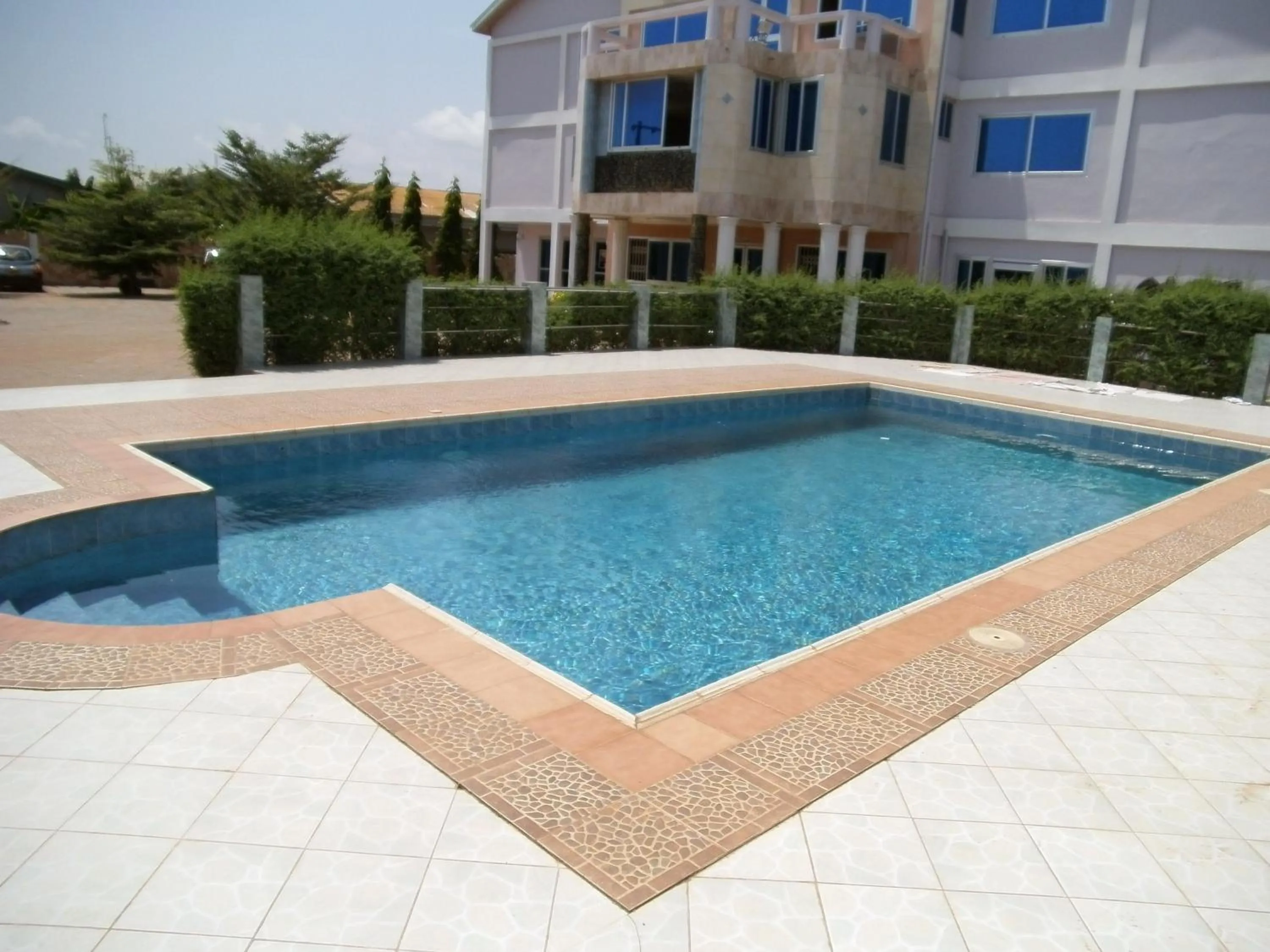 Swimming pool in Pemicsa Hotel Accra