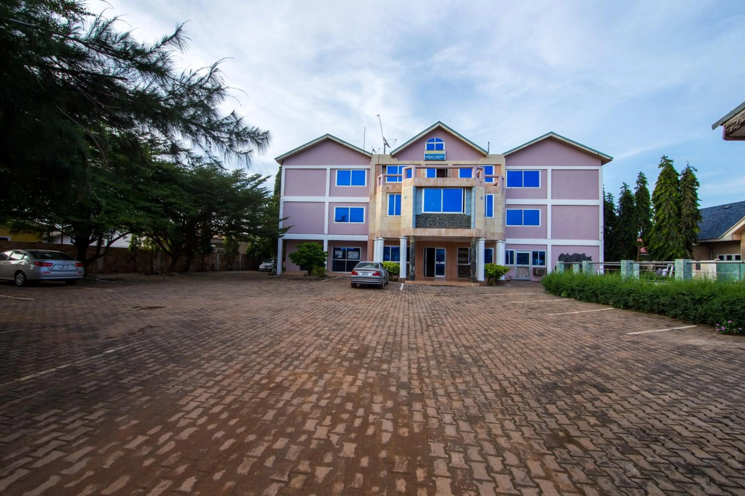 Pemicsa Hotel Accra
