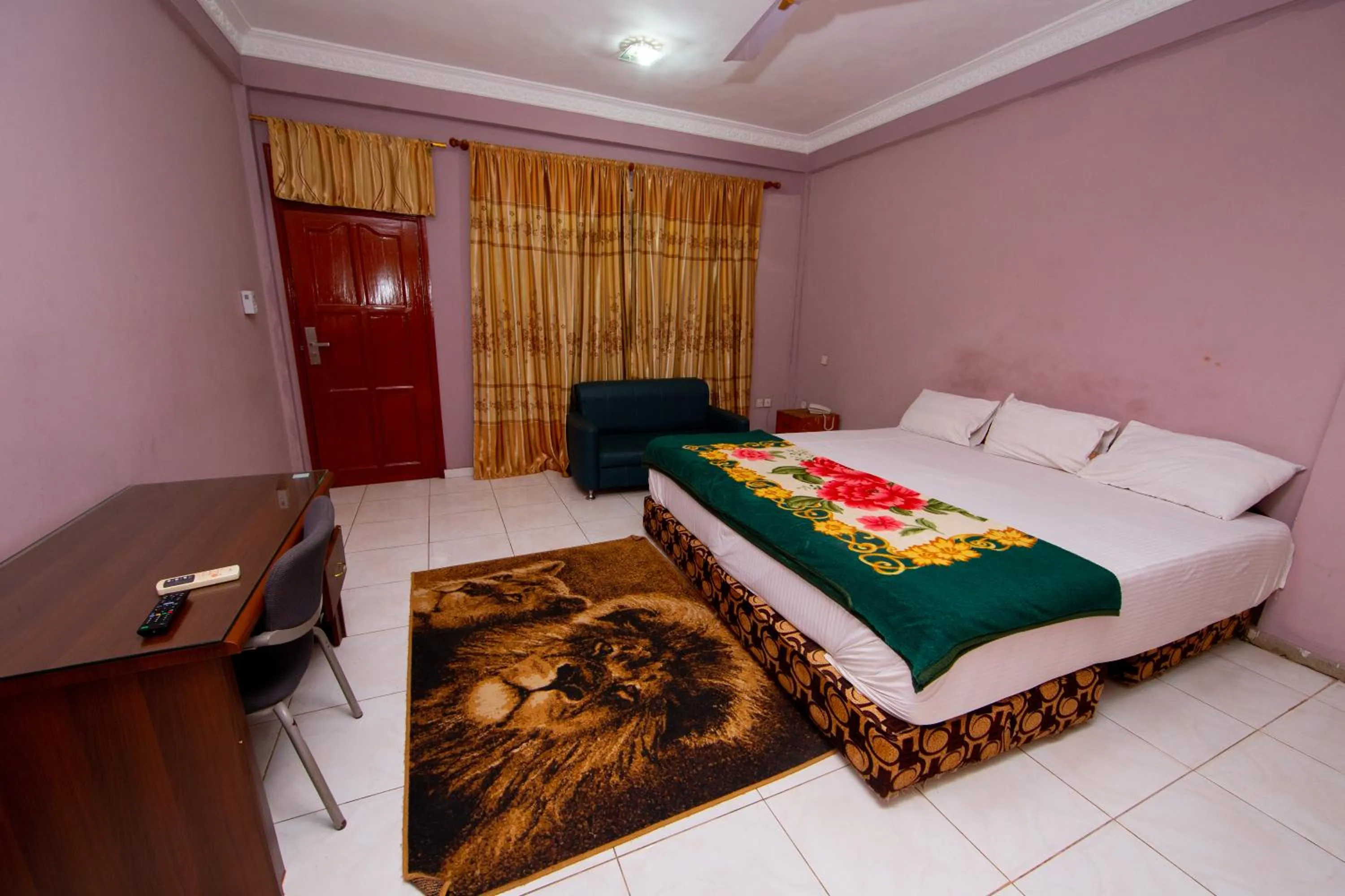 Bed in Pemicsa Hotel Accra