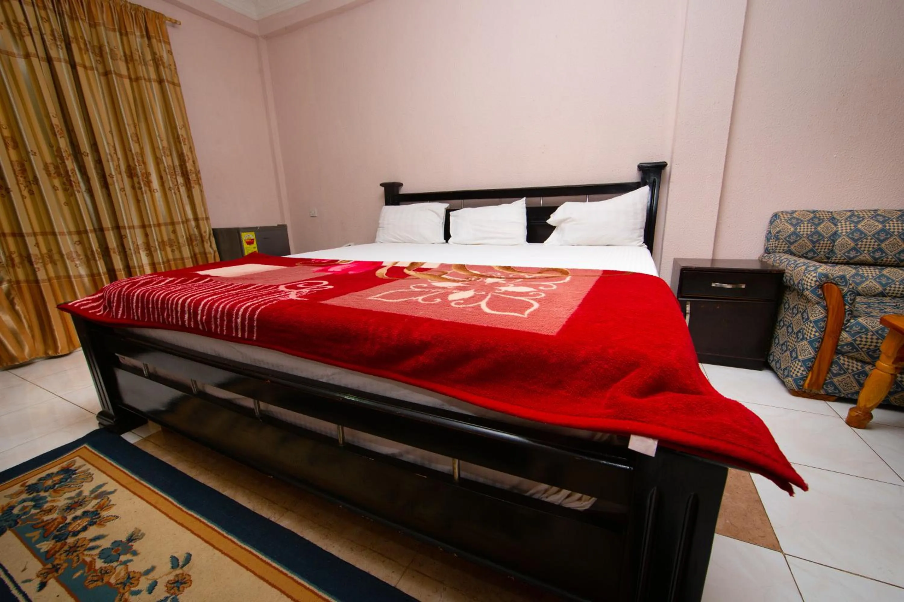 Bed in Pemicsa Hotel Accra