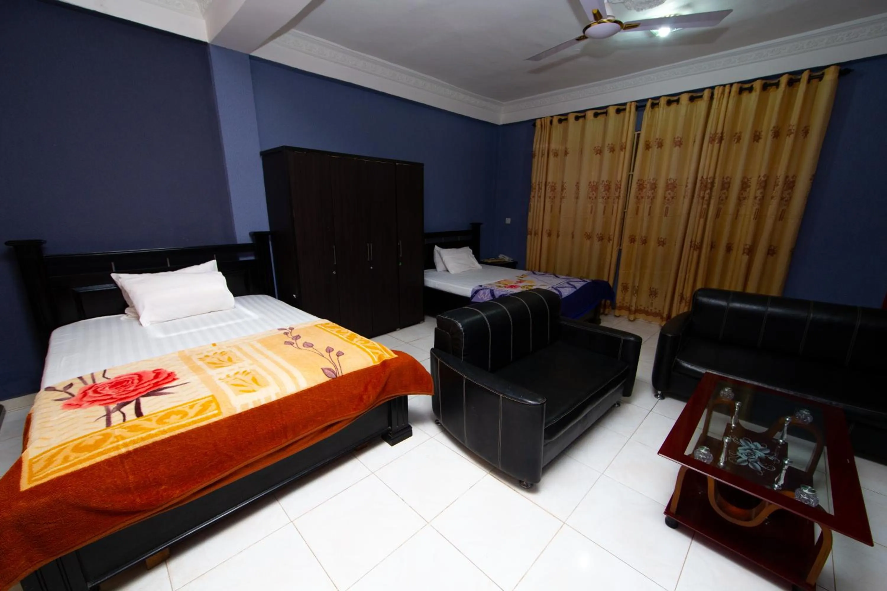 Property building, Bed in Pemicsa Hotel Accra