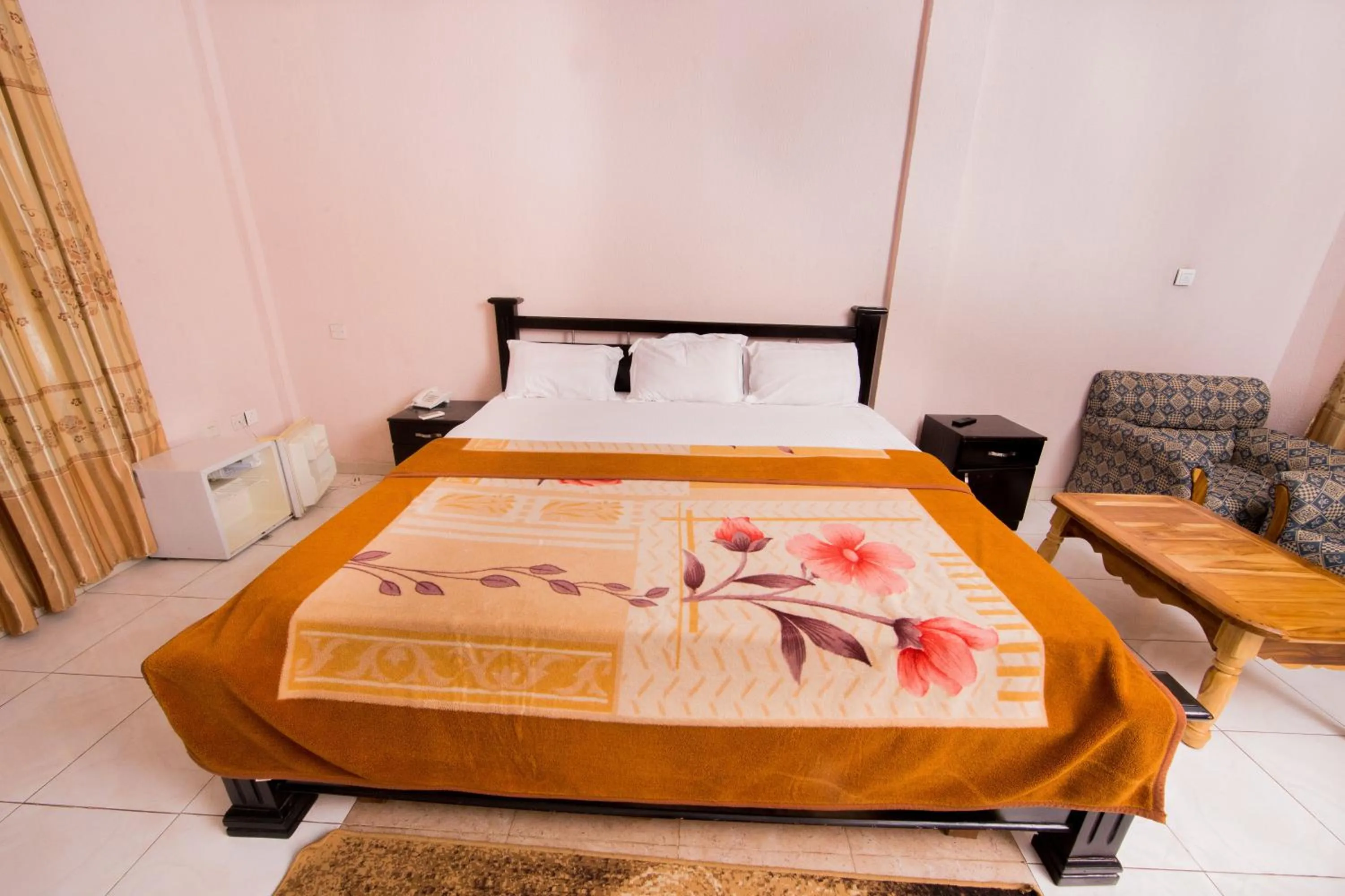 Bed in Pemicsa Hotel Accra