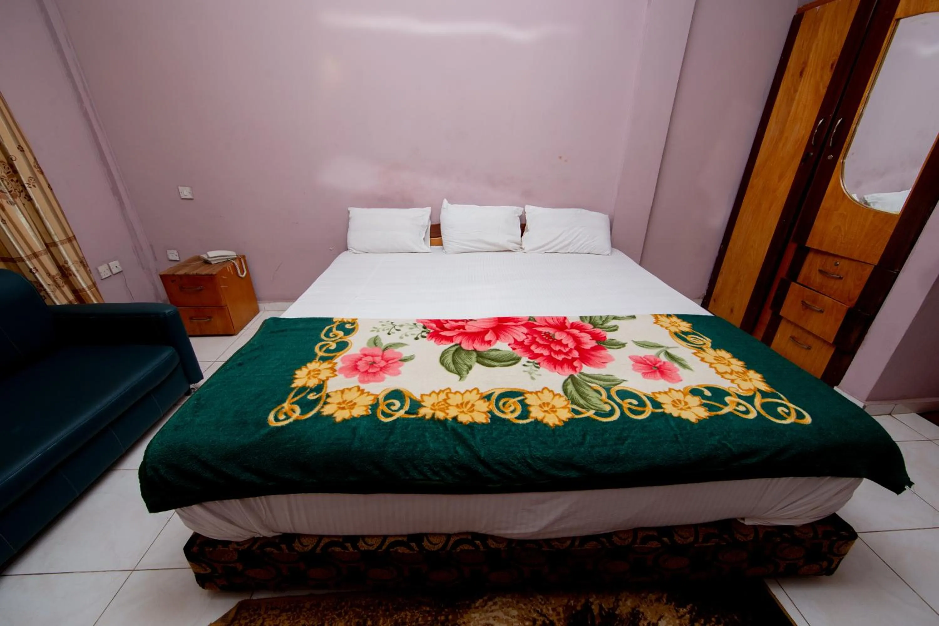 Bed in Pemicsa Hotel Accra