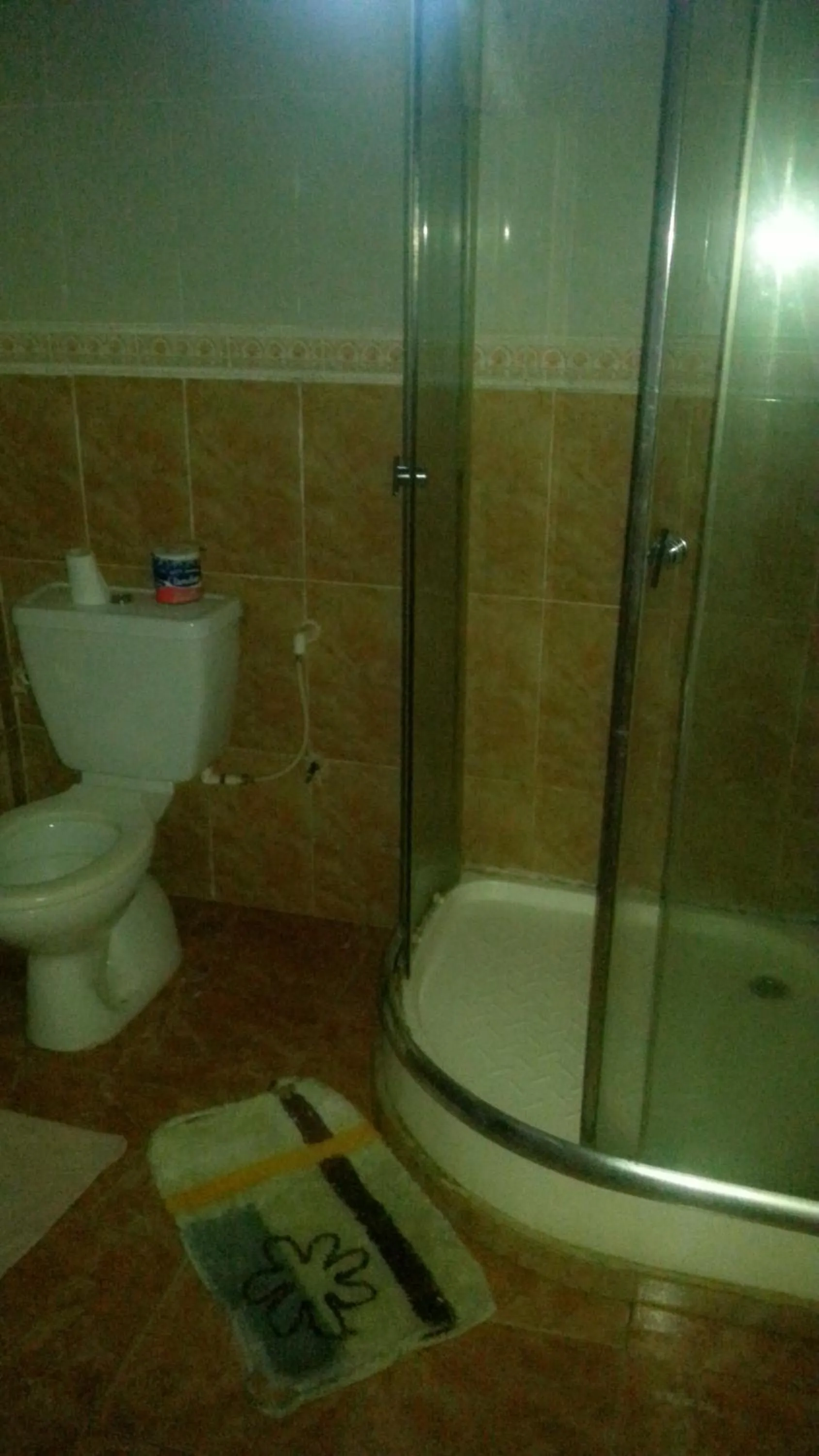 Shower in Pemicsa Hotel Accra