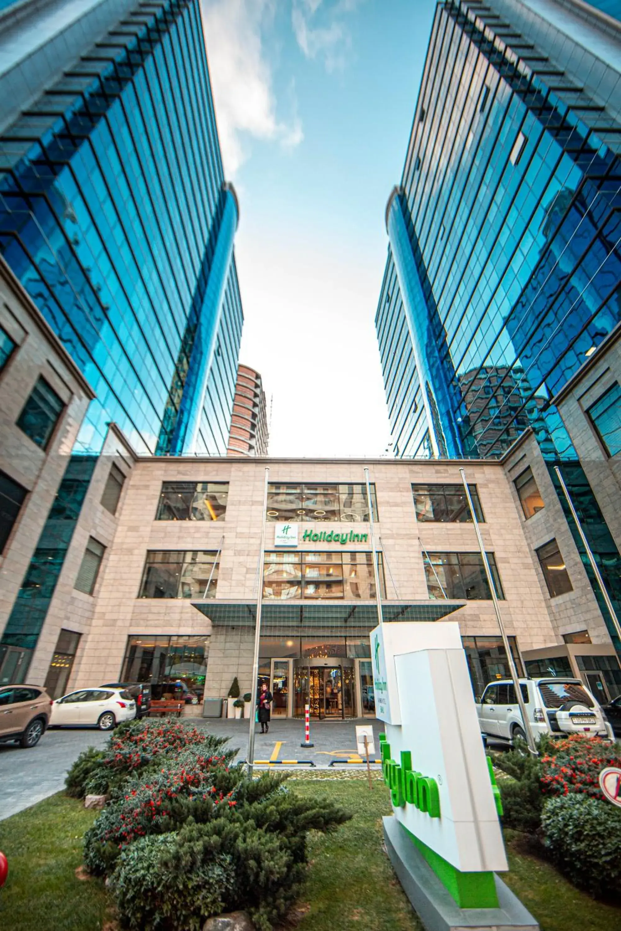 Facade/entrance in Holiday Inn Baku by IHG Facade/entrance in Holiday Inn Baku by IHG