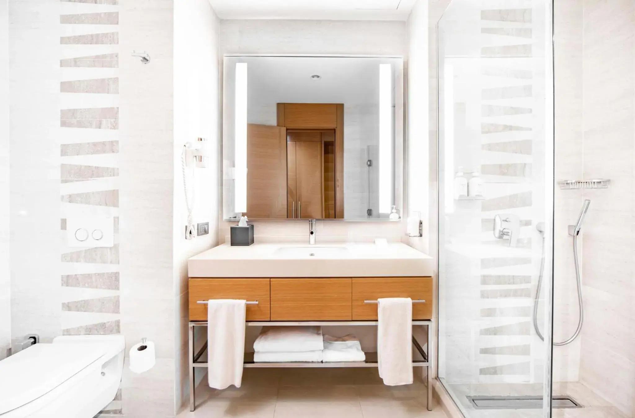 Standard King Room with Sea View - Smoking in Holiday Inn Baku by IHG Standard King Room with Sea View - Smoking in Holiday Inn Baku by IHG