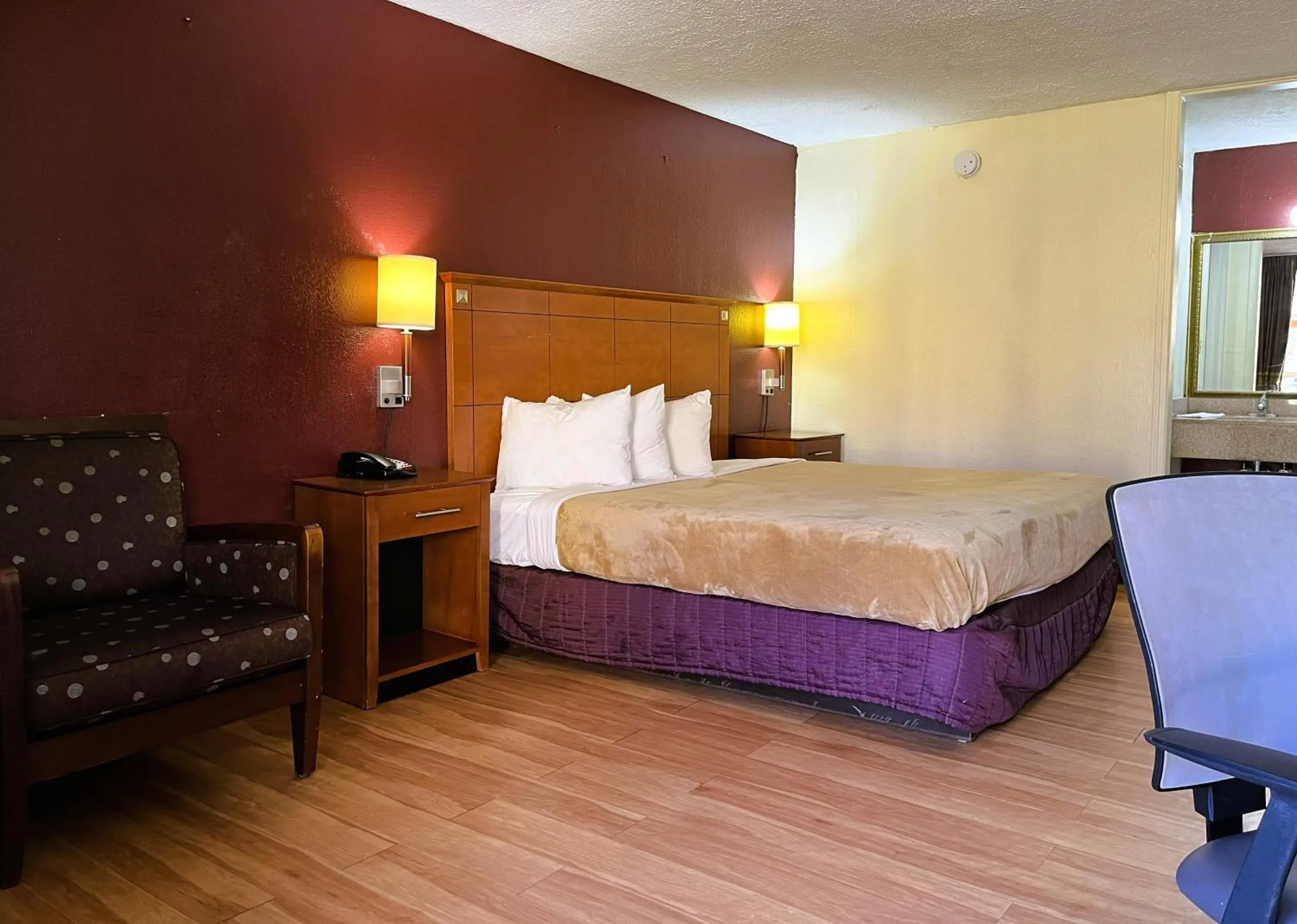 Bed in Budgetel Inn - Phenix City
