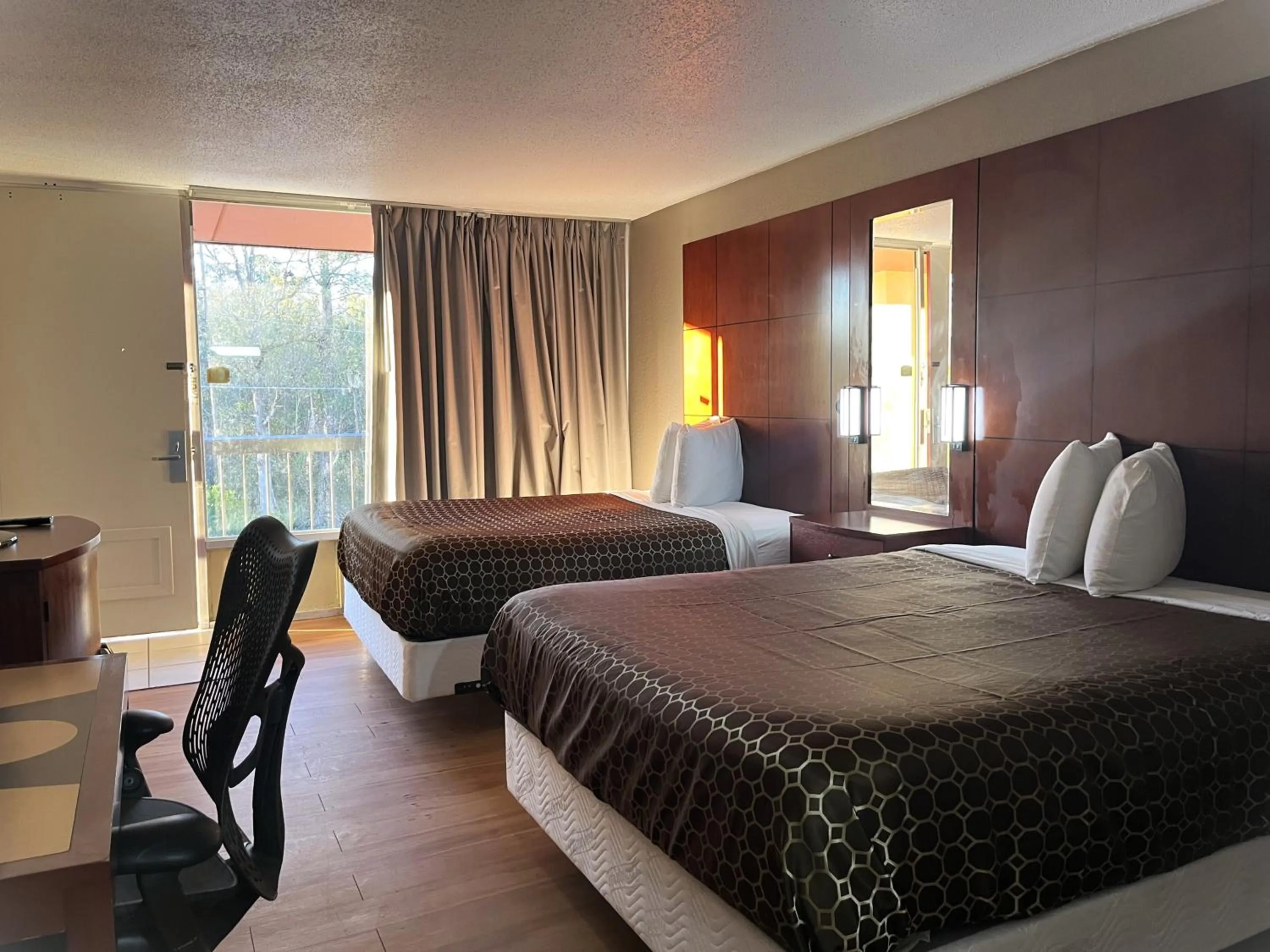 Bed in Budgetel Inn - Phenix City