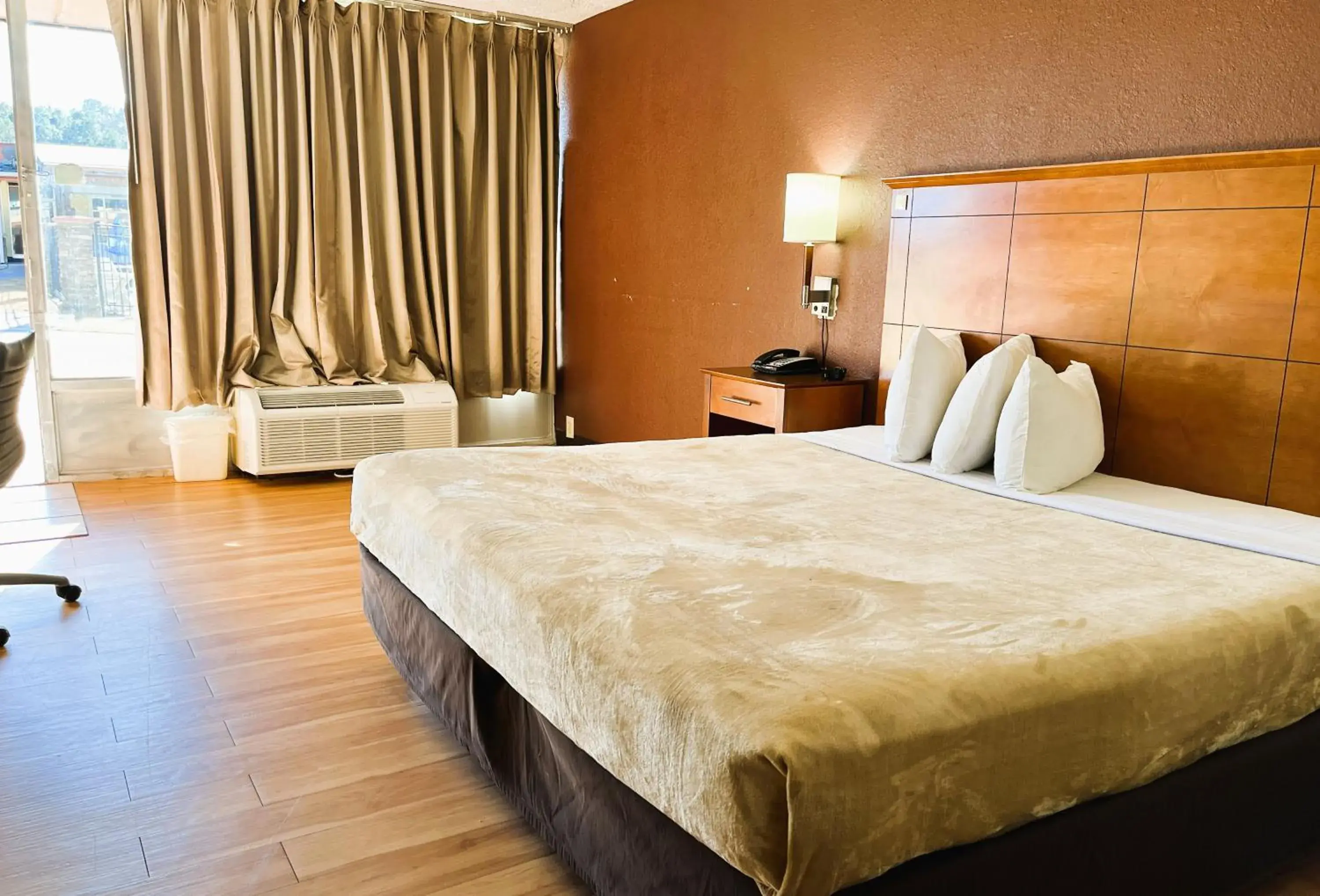 Standard King Room in Budgetel Inn - Phenix City Standard King Room in Budgetel Inn - Phenix City