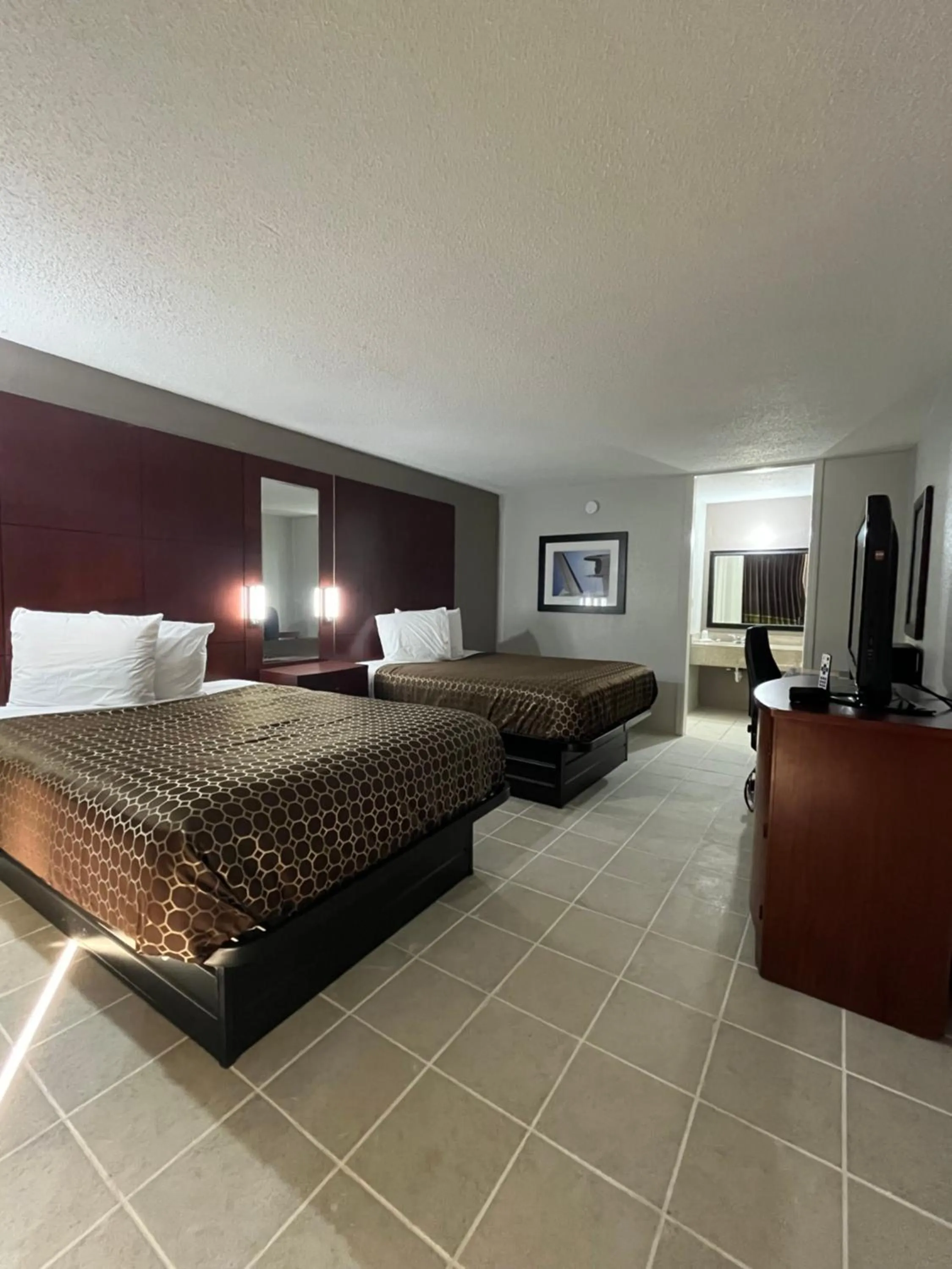 Bed in Budgetel Inn - Phenix City