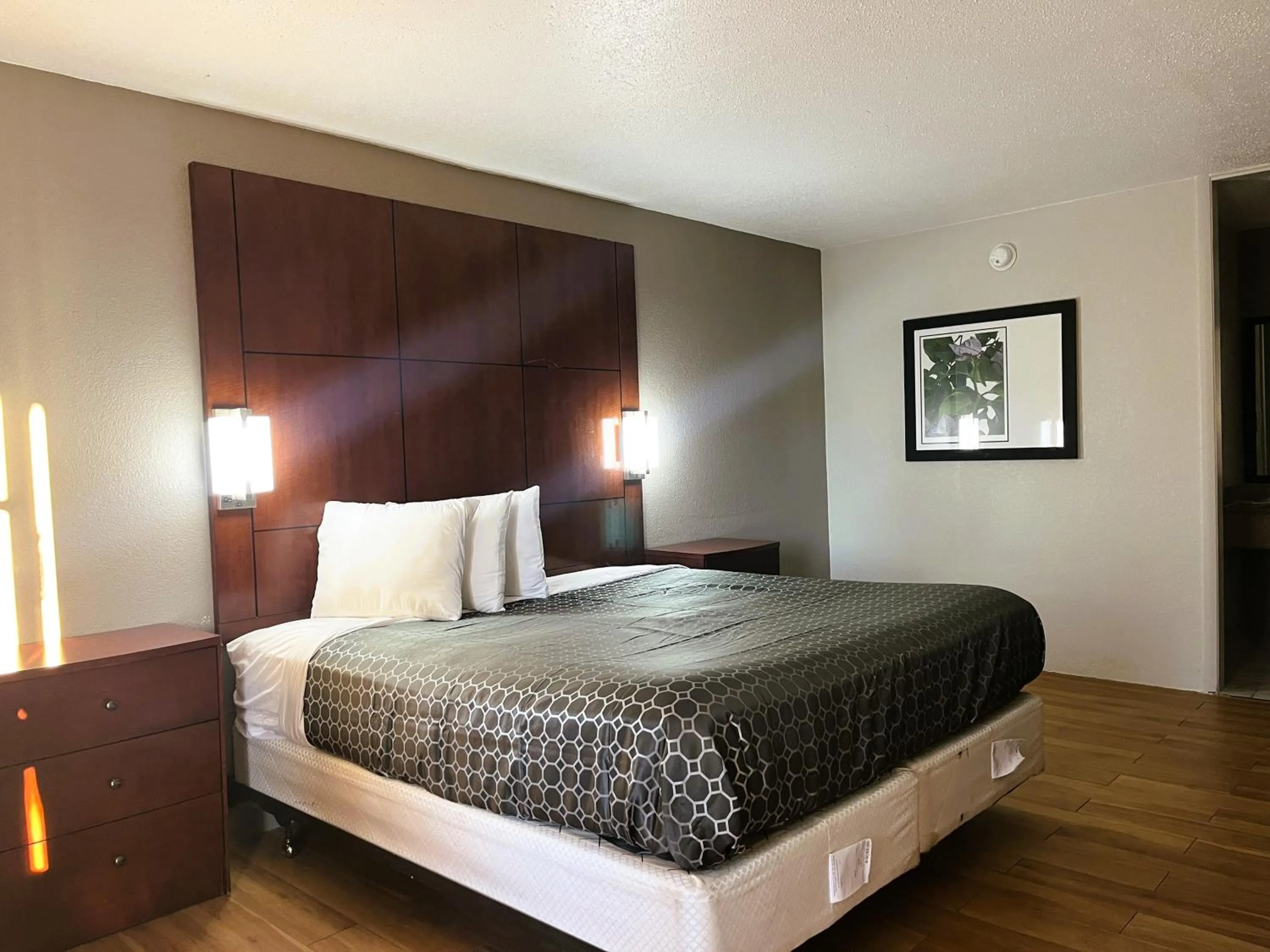 Bed in Budgetel Inn - Phenix City