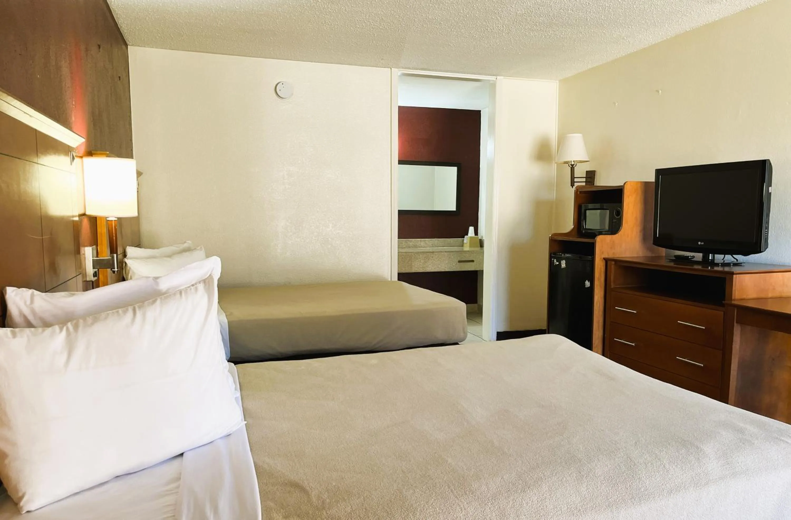 Bed in Budgetel Inn - Phenix City