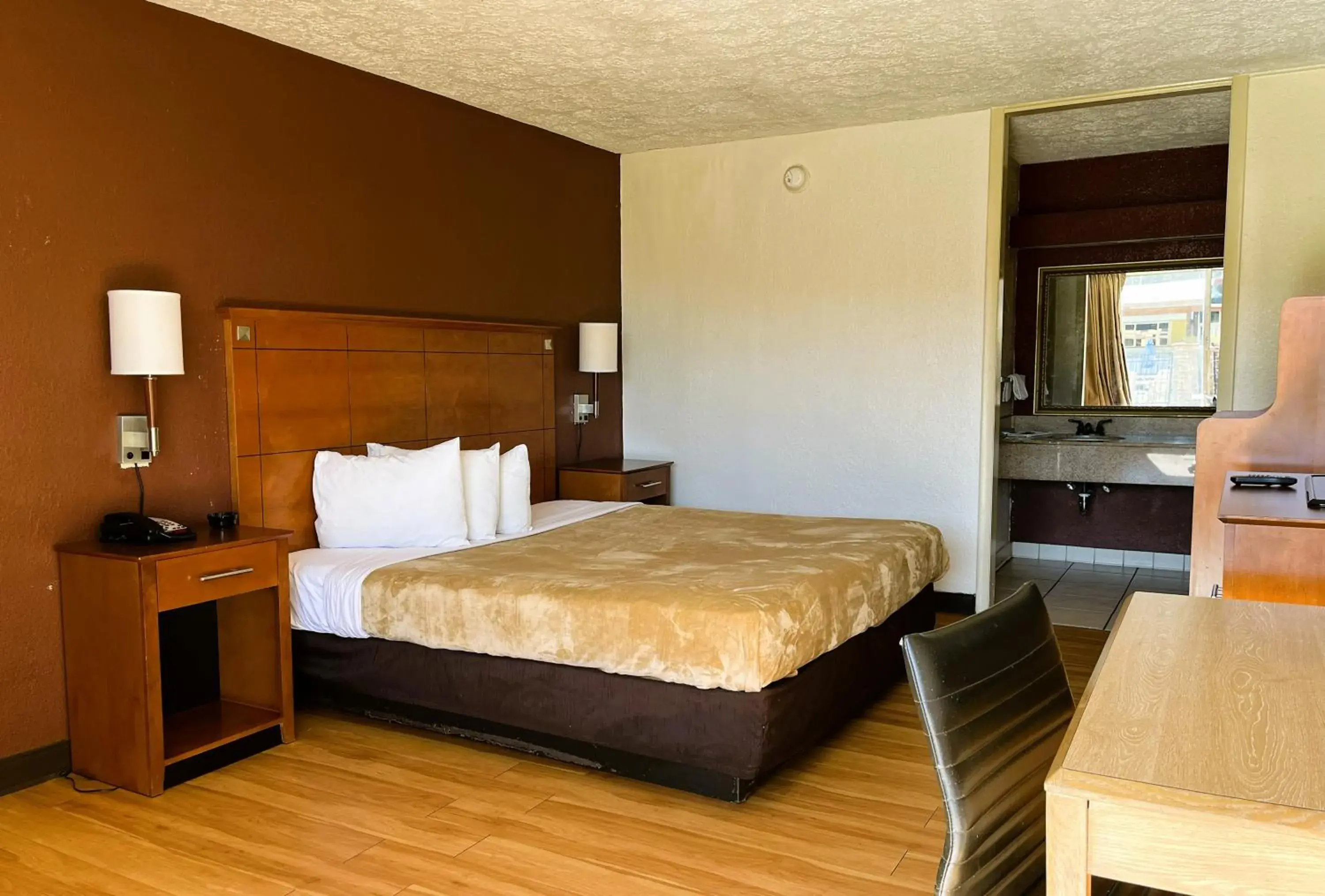 Standard King Room in Budgetel Inn - Phenix City Standard King Room in Budgetel Inn - Phenix City