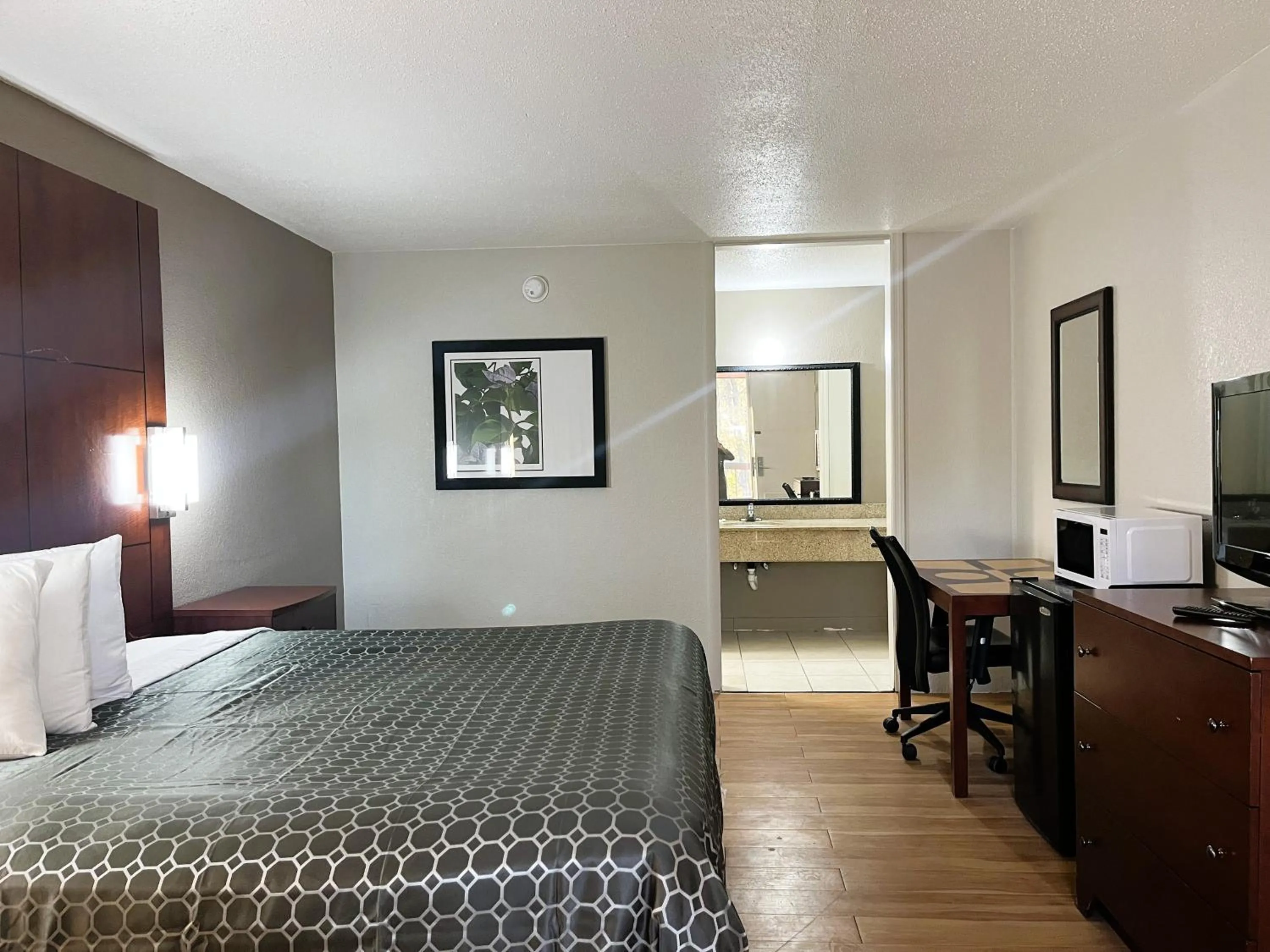 Bed in Budgetel Inn - Phenix City