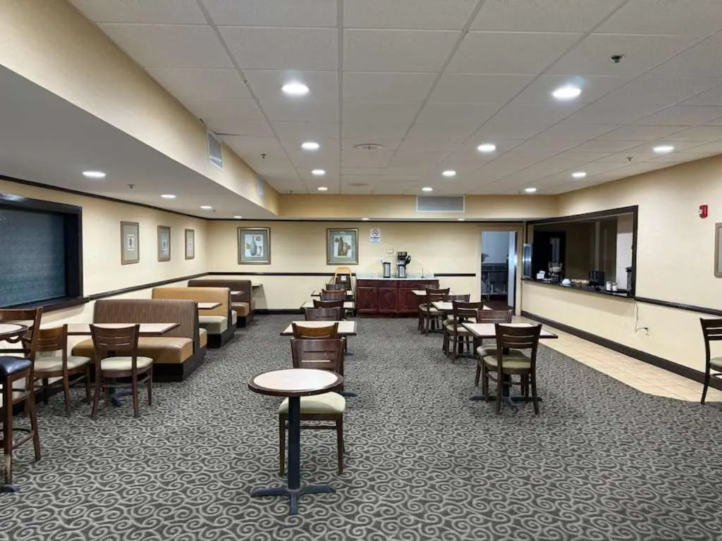 Breakfast in Budgetel Inn - Phenix City