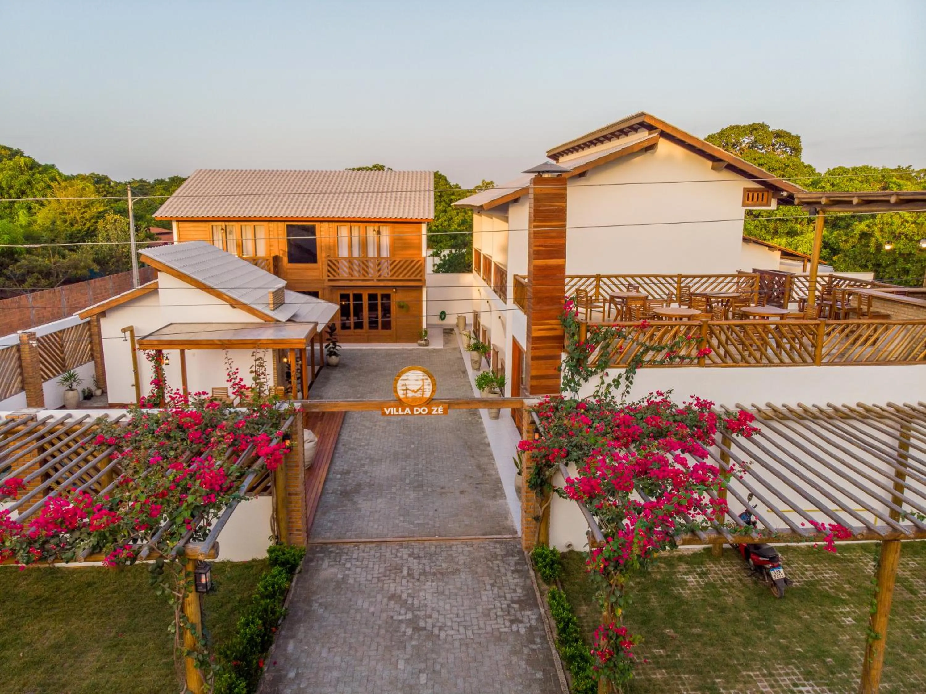 Facade/entrance in Villa do Ze