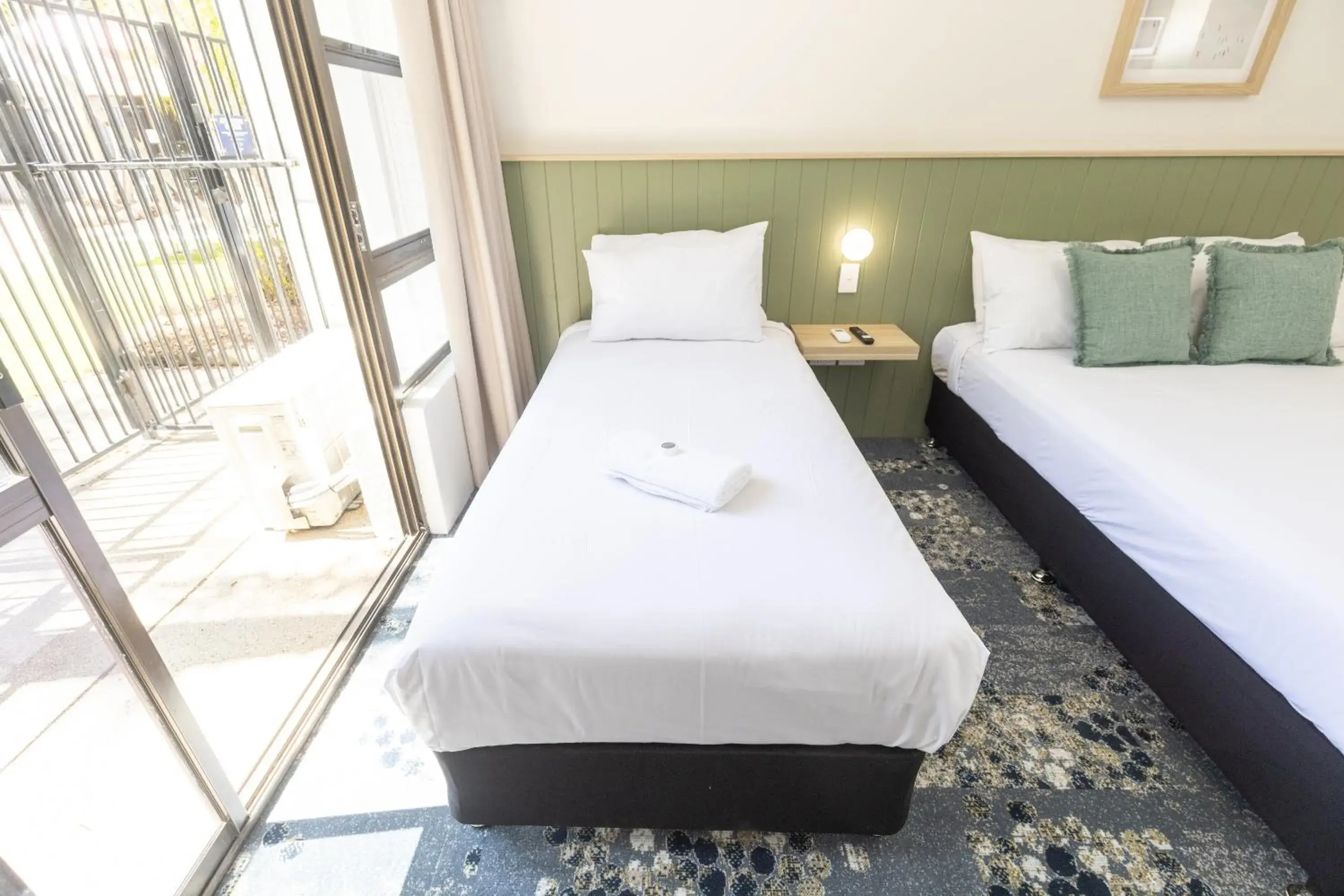 Triple Room in Currimundi Hotel Triple Room in Currimundi Hotel
