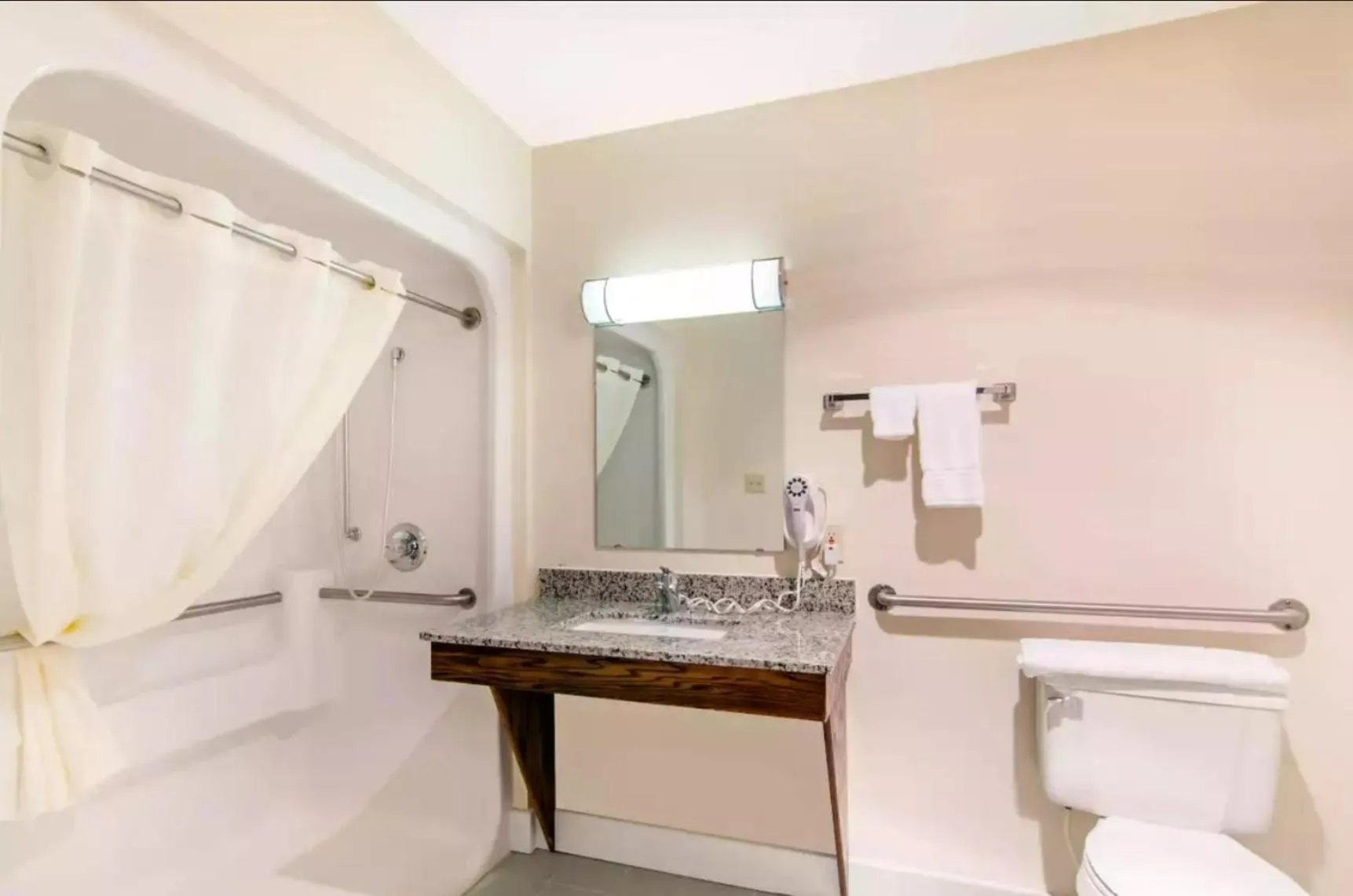 Bathroom in Precious Hotel