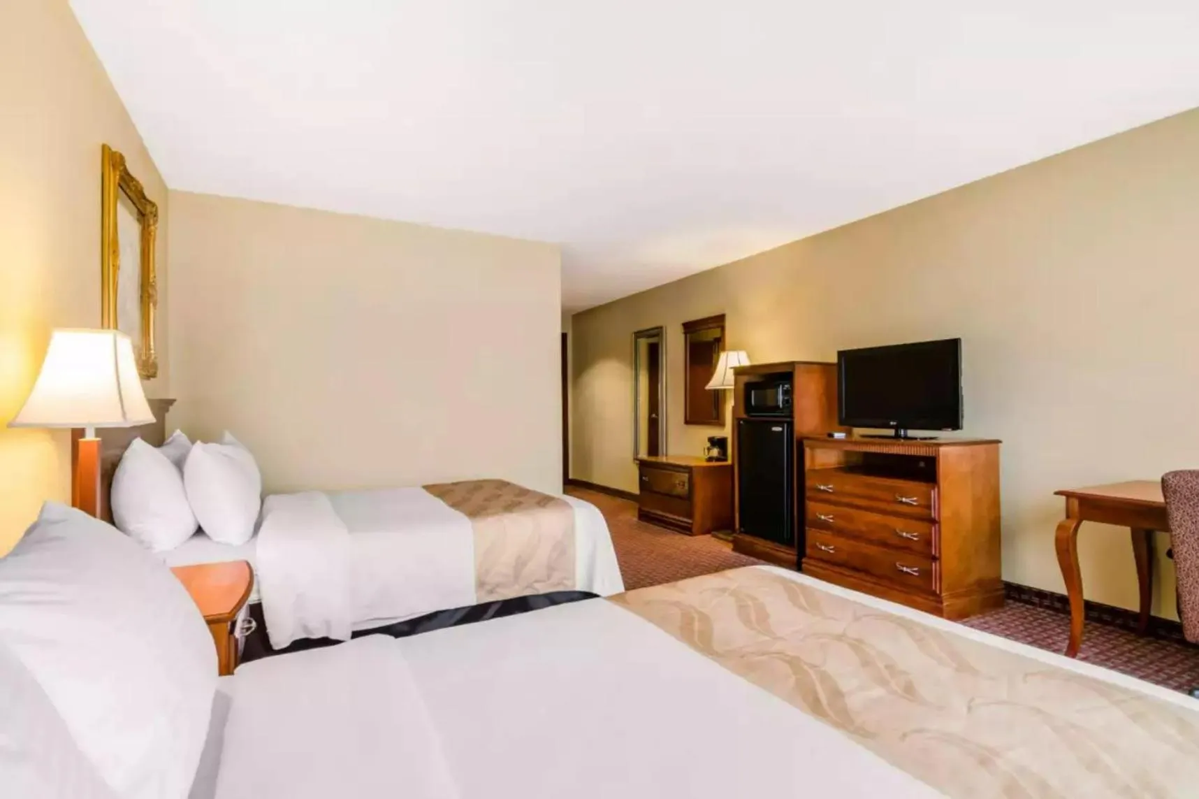 Bedroom, Bed in Precious Hotel