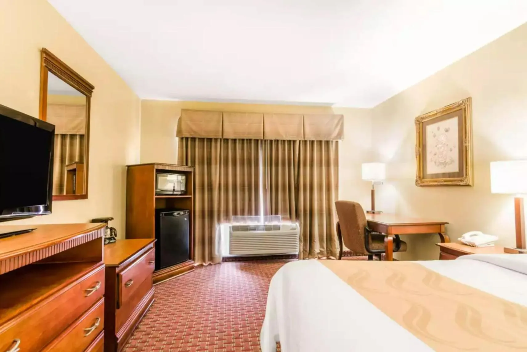 Photo of the whole room, Bed in Precious Hotel