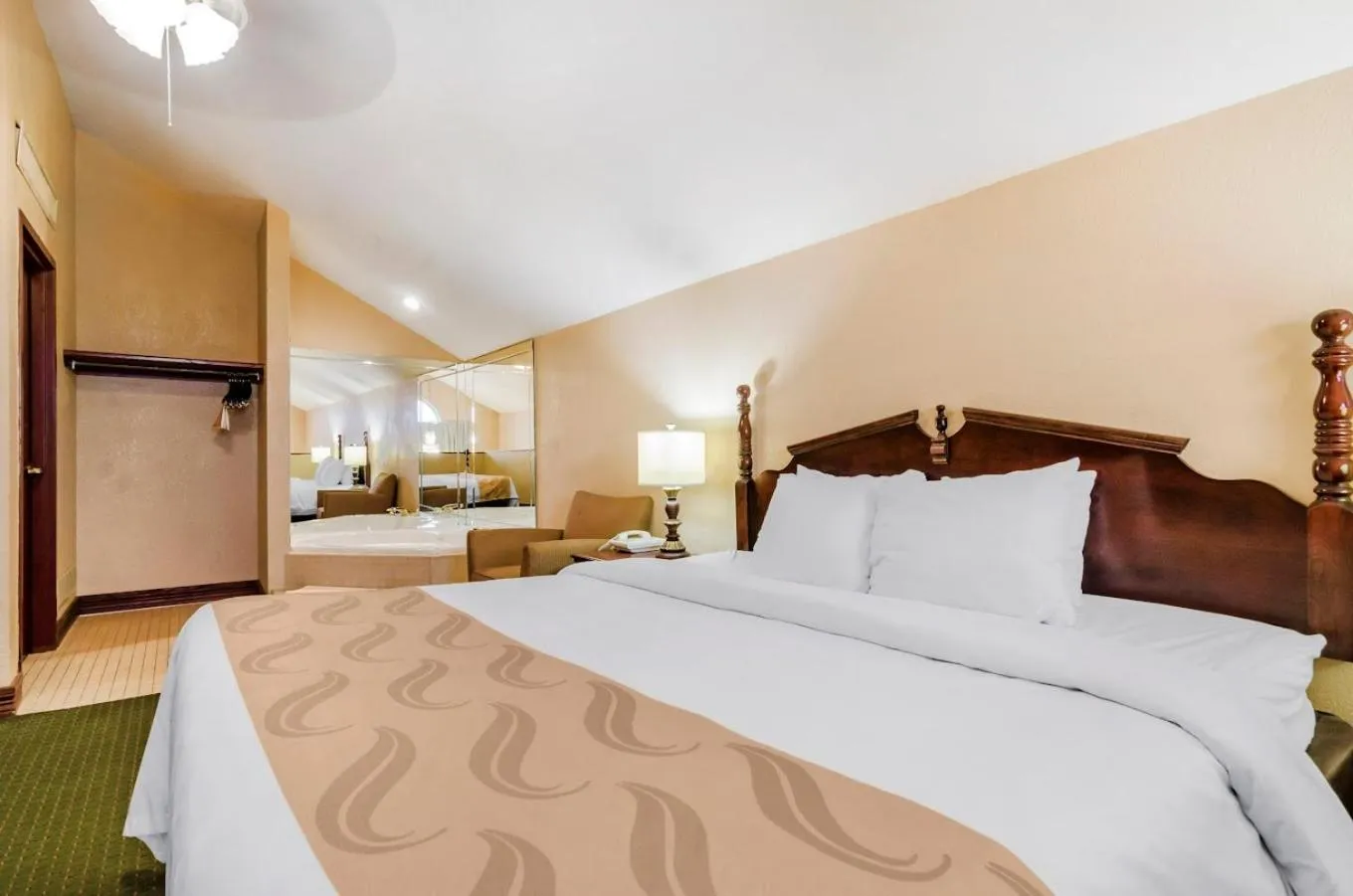 Bedroom, Bed in Precious Hotel