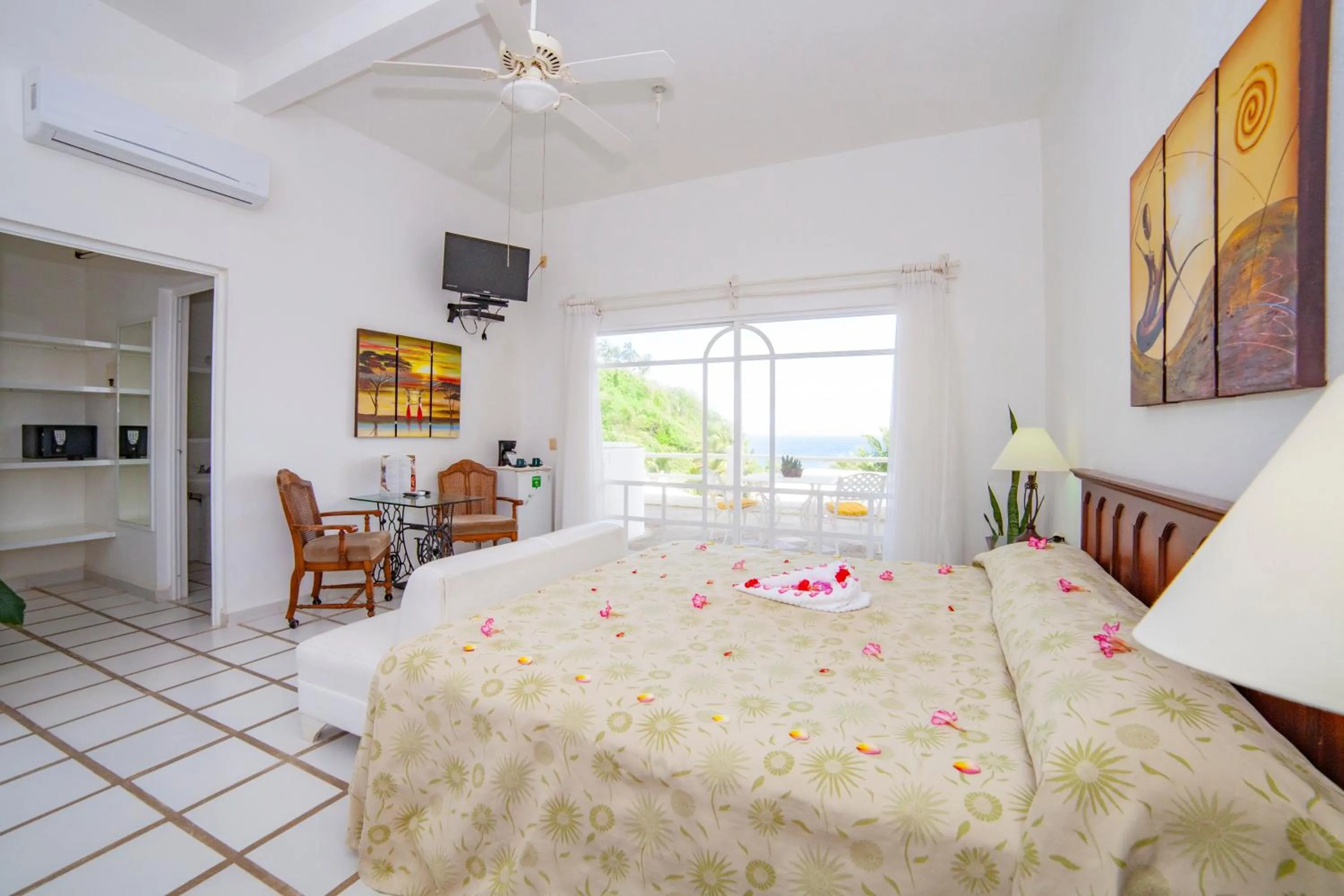 Photo of the whole room, Bed in Villas Fasol Huatulco