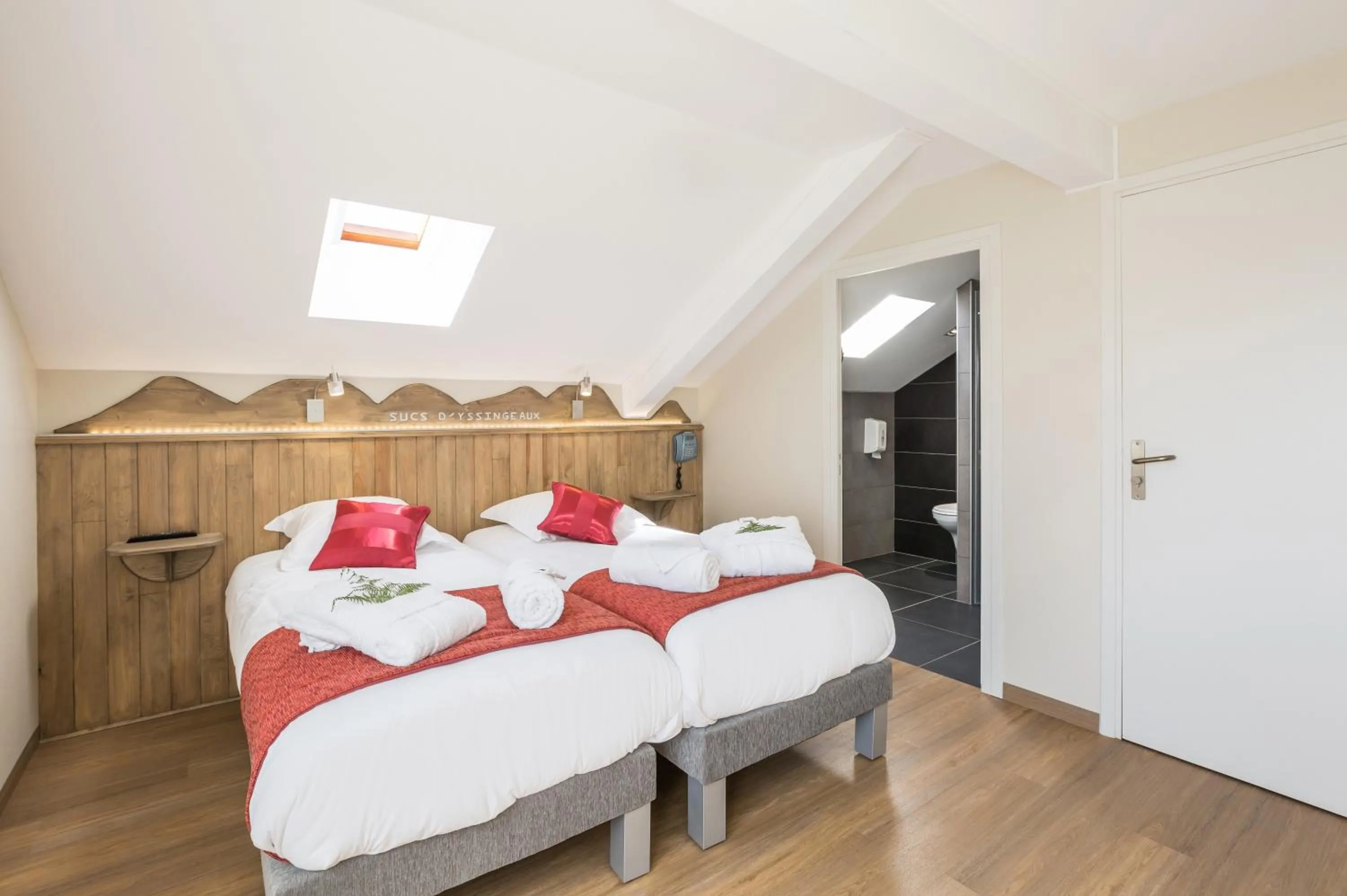 Toilet, Bed in Logis Hôtel Le Relais du Bois Vialotte