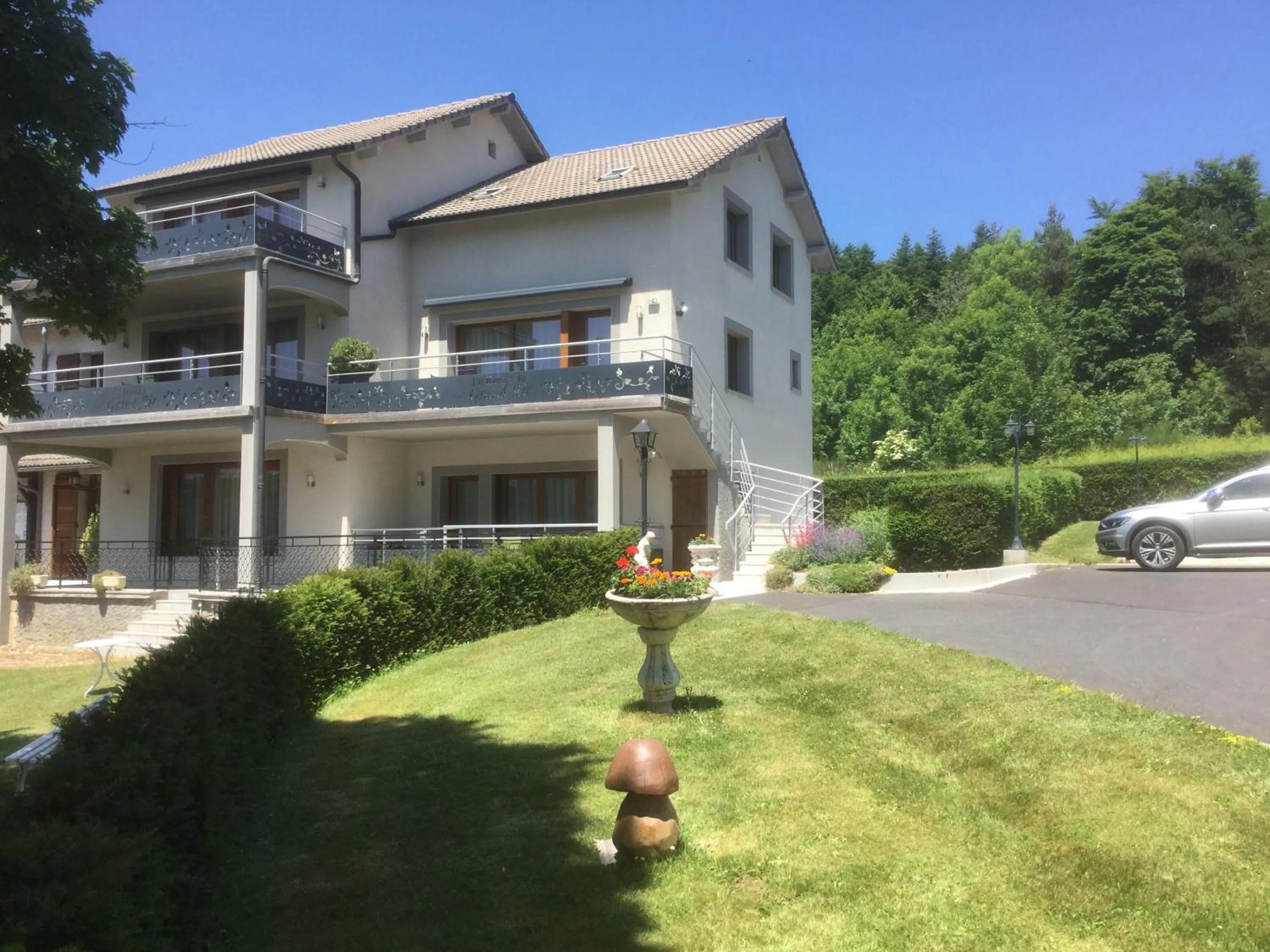 Facade/entrance in Logis Hôtel Le Relais du Bois Vialotte