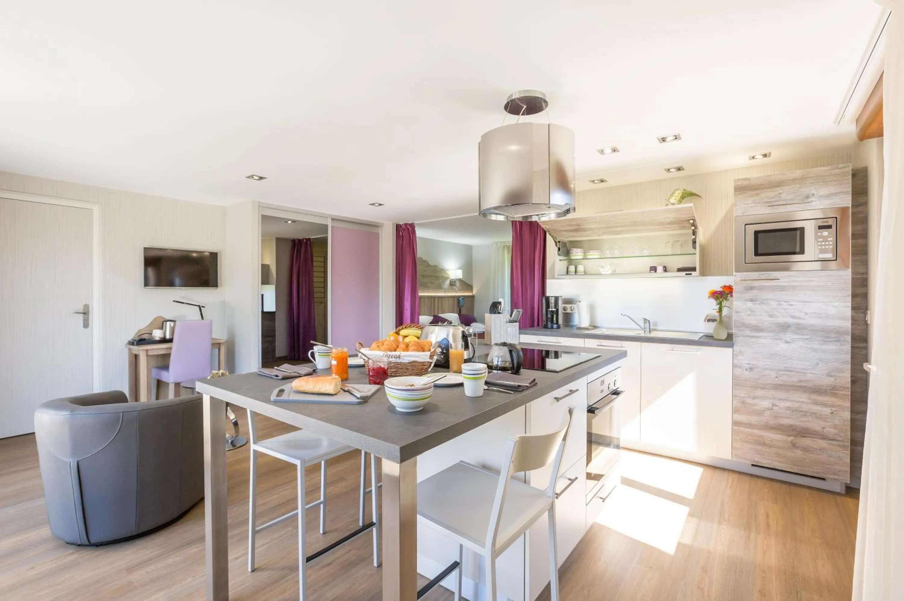 TV and multimedia in Logis Hôtel Le Relais du Bois Vialotte